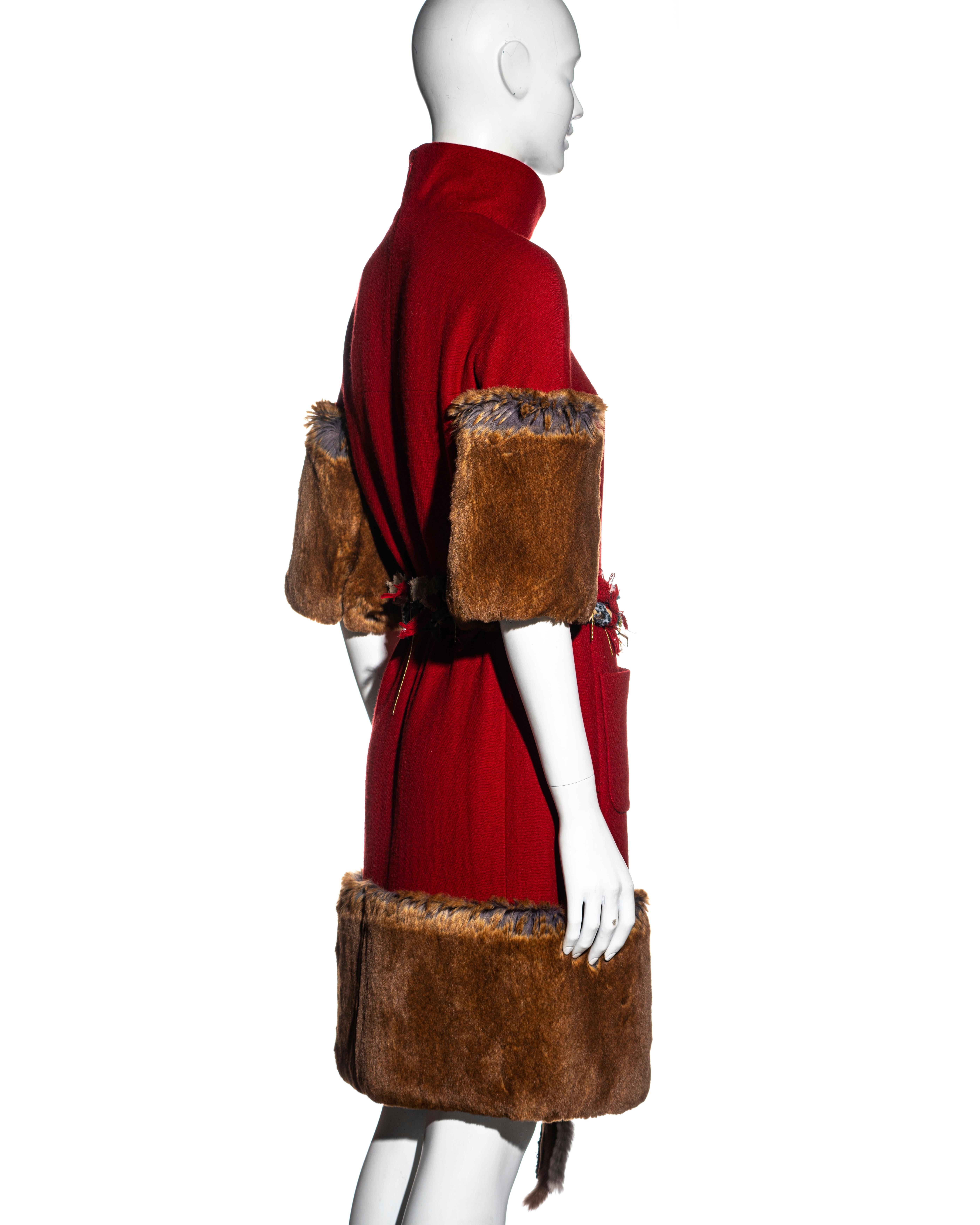 Robe Chanel par Karl Lagerfeld en laine cachemire rouge et fausse fourrure, automne-hiver 2010 en vente 5