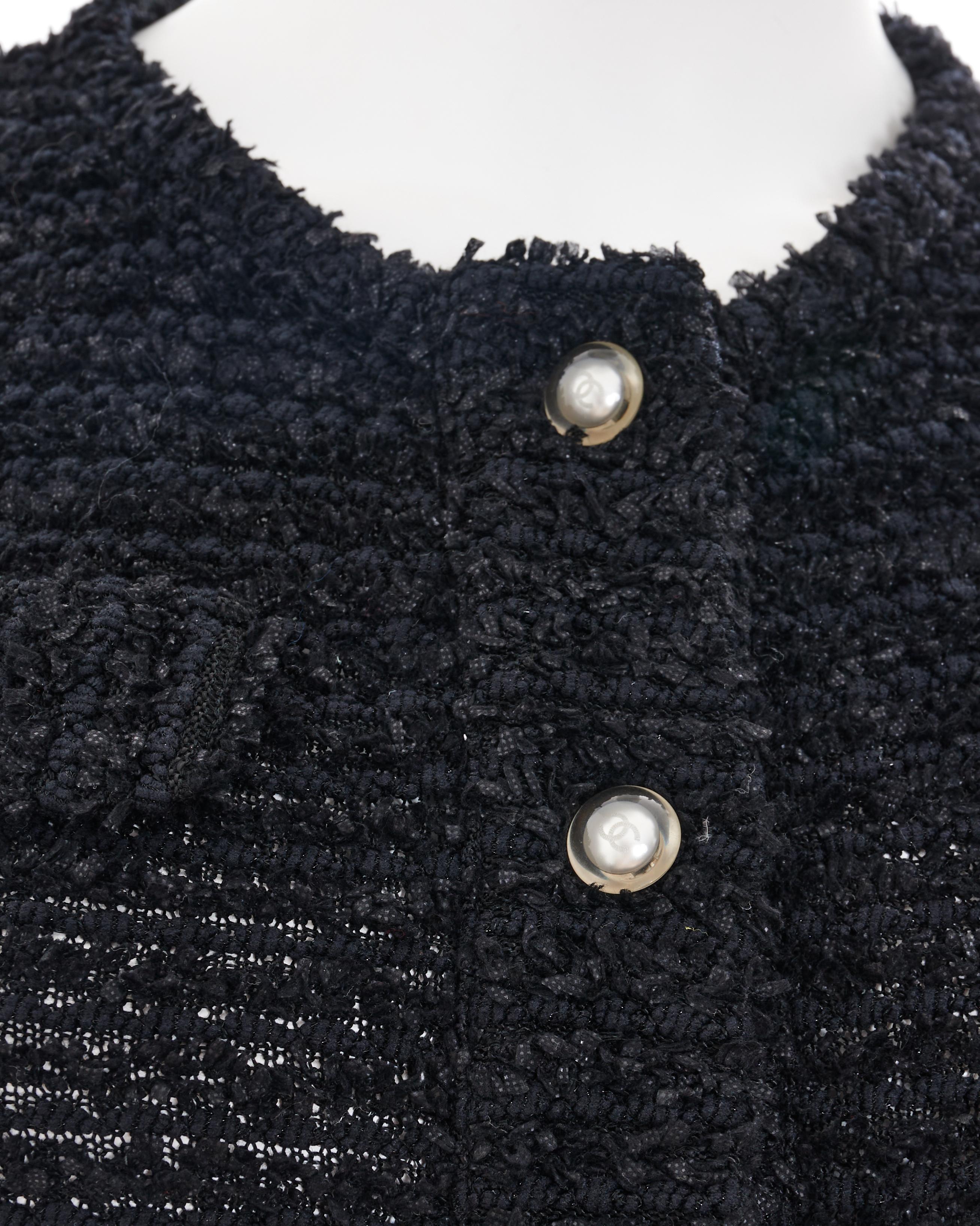Chanel by Karl Lagerfeld Resort 2016 Black Chanel Pearlescent Button Black Tweed in vendita 3