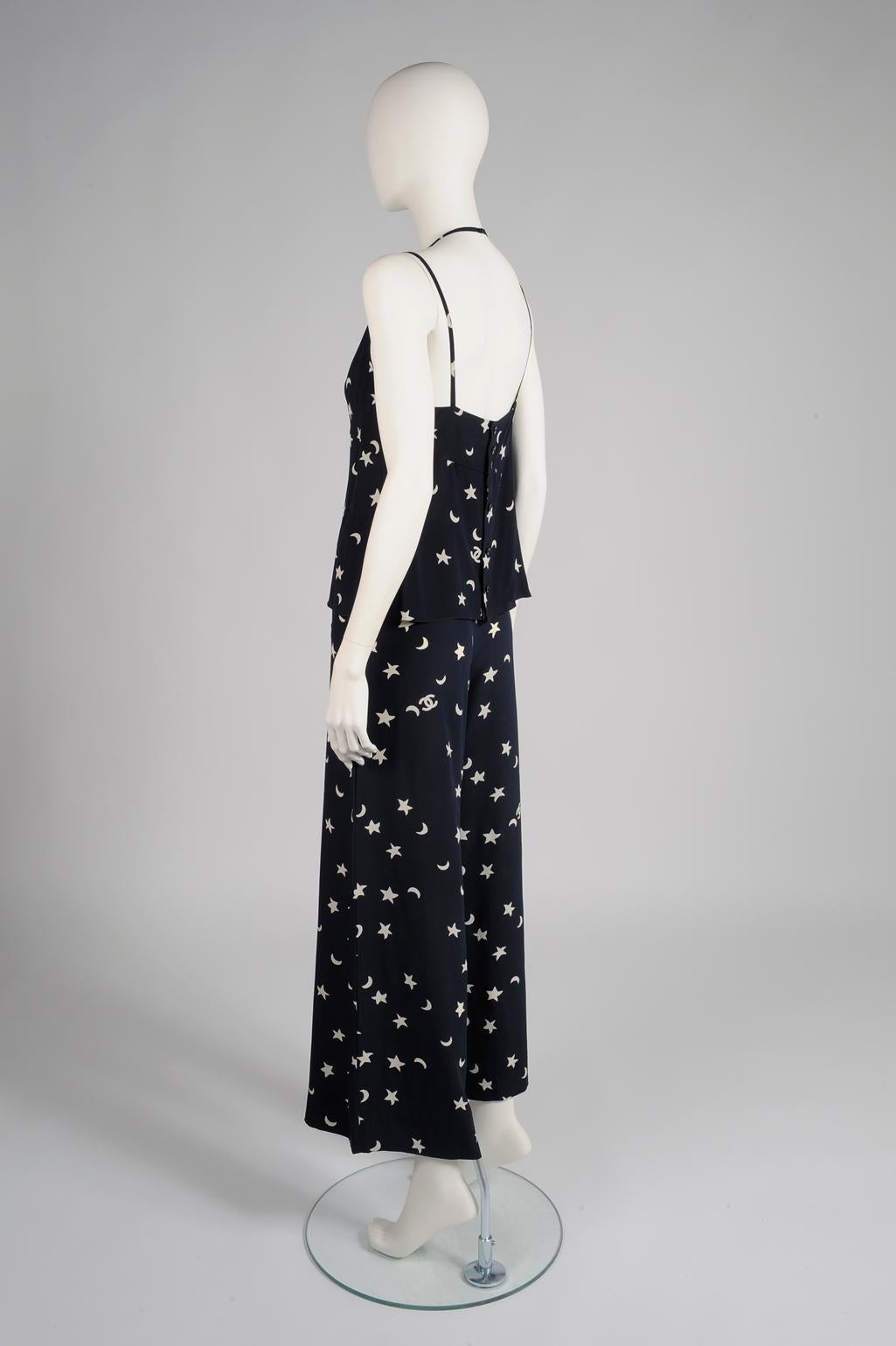Chanel By Karl Lagerfeld Runway Star & Moon CC Logo Printed Silk Ensemble SS2008 en vente 6
