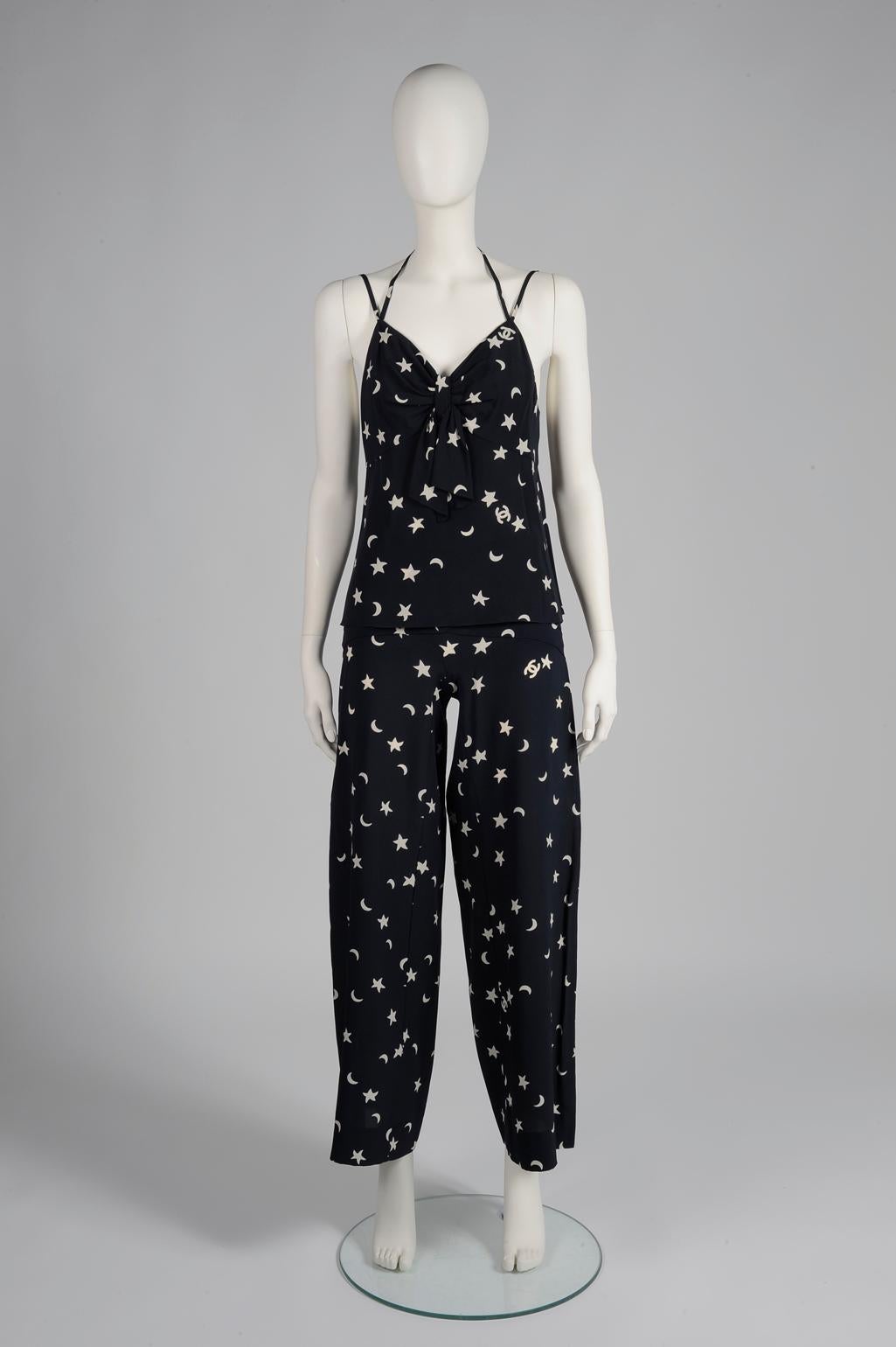 Chanel By Karl Lagerfeld Runway Star & Moon CC Logo Printed Silk Ensemble SS2008 en vente 8
