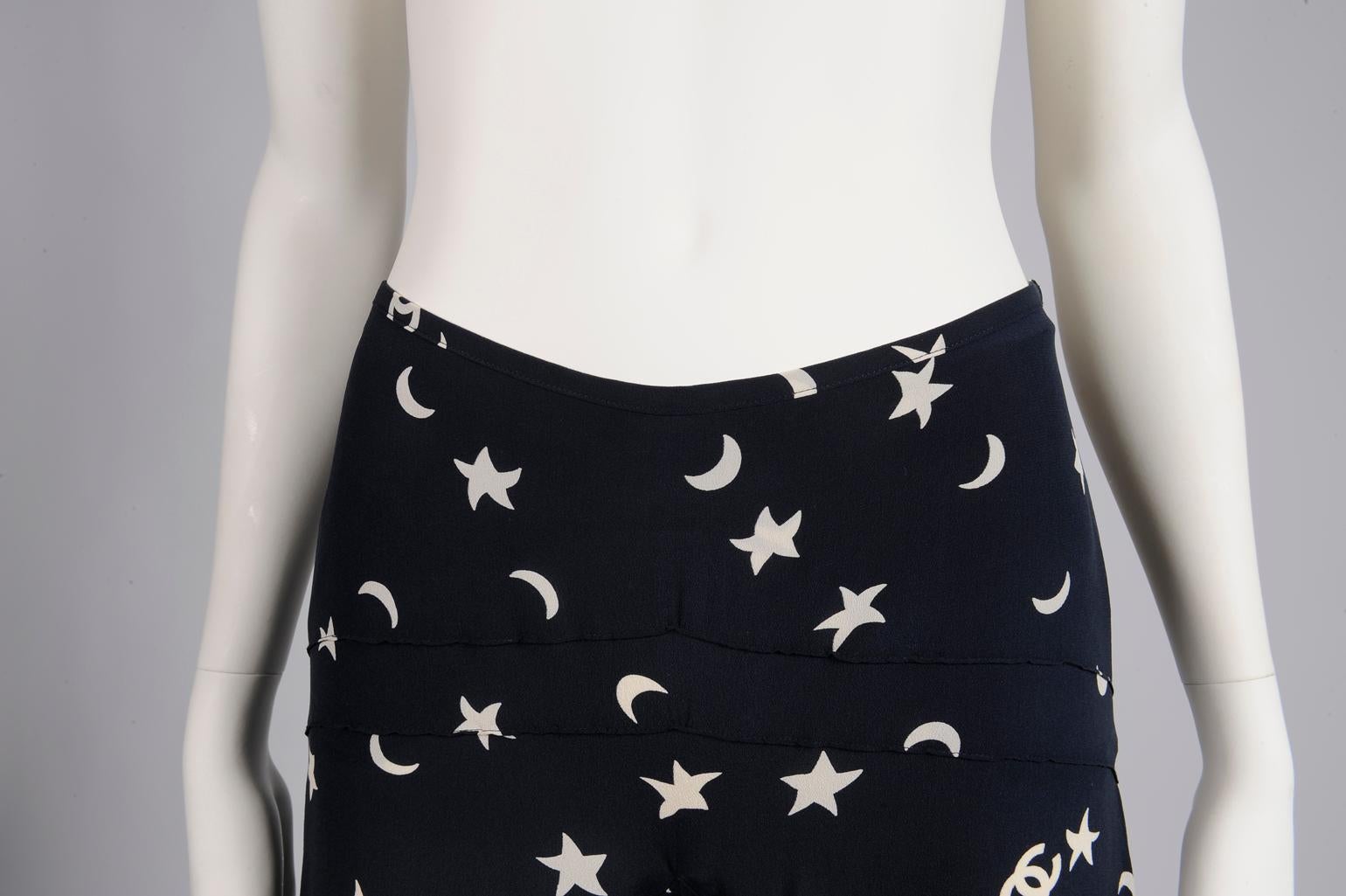 Chanel By Karl Lagerfeld Runway Star & Moon CC Logo Printed Silk Ensemble SS2008 en vente 9