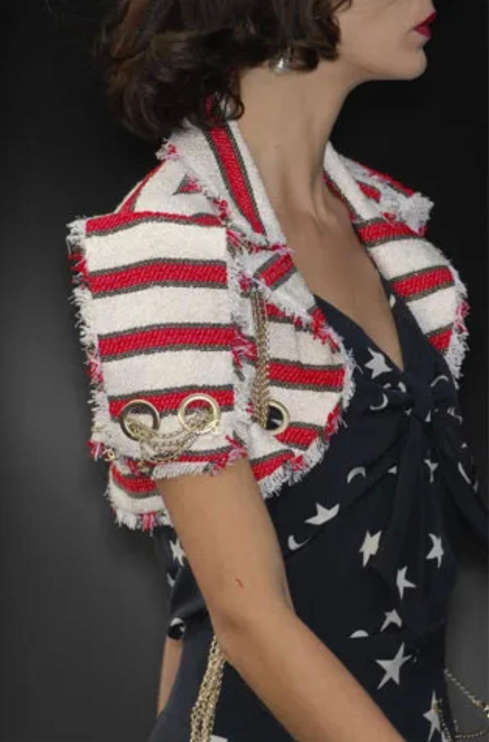 Chanel By Karl Lagerfeld Runway Star & Moon CC Logo Printed Silk Ensemble SS2008 Pour femmes en vente