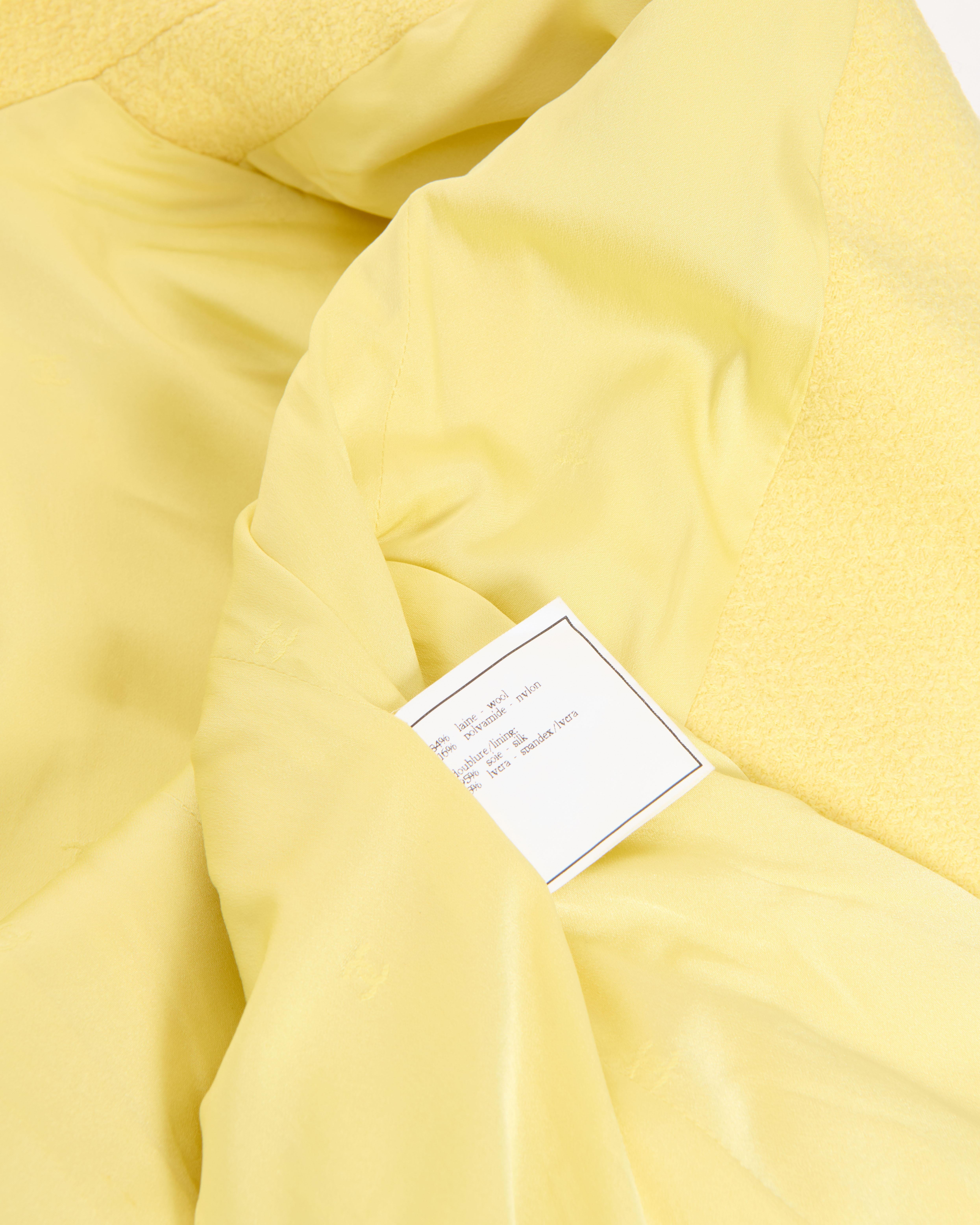 Chanel by Karl Lagerfeld S/S 1997 Yellow CC logo fitted jacket in vendita 6