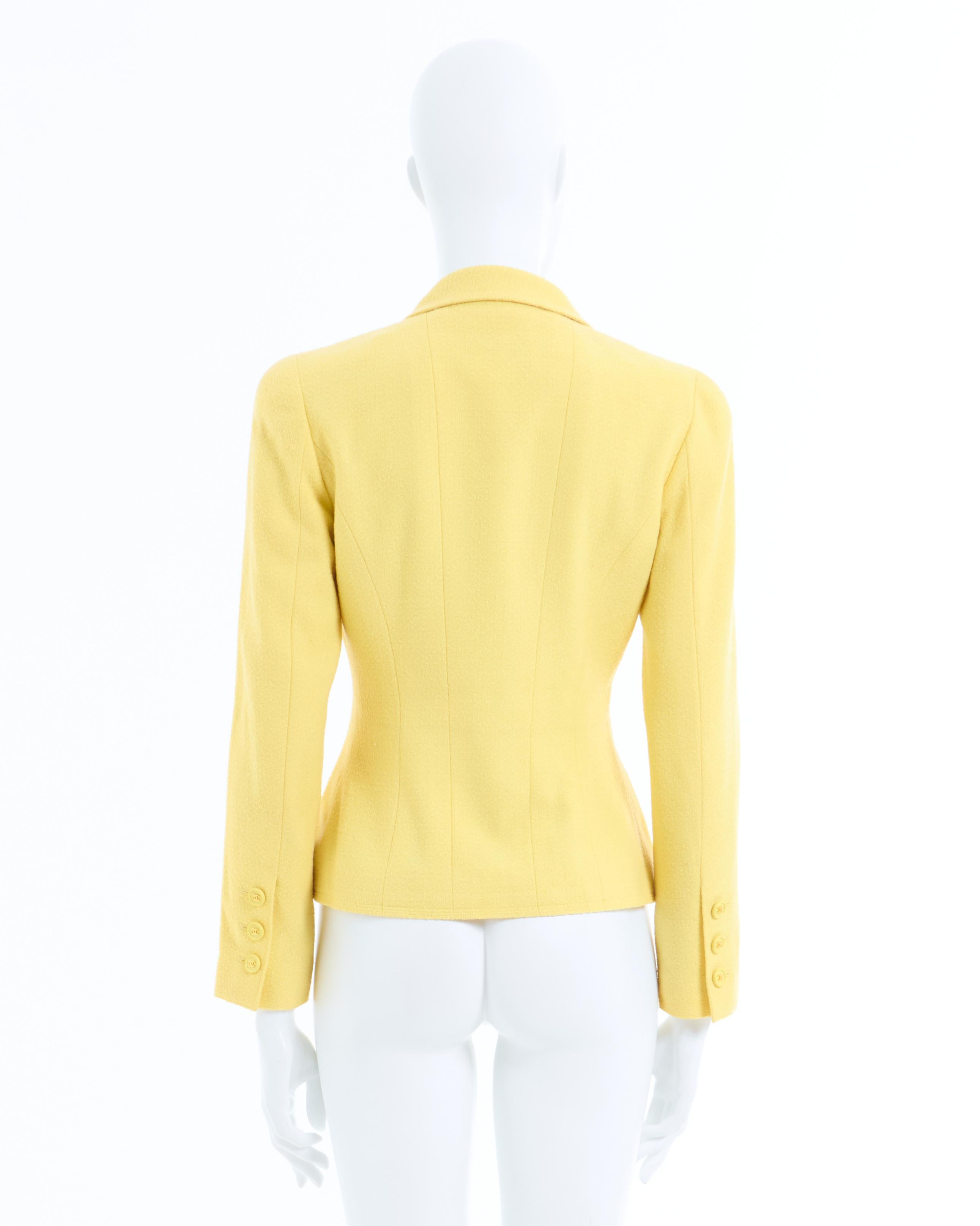 Chanel by Karl Lagerfeld S/S 1997 Yellow CC logo fitted jacket In condizioni ottime in vendita a Milano, IT