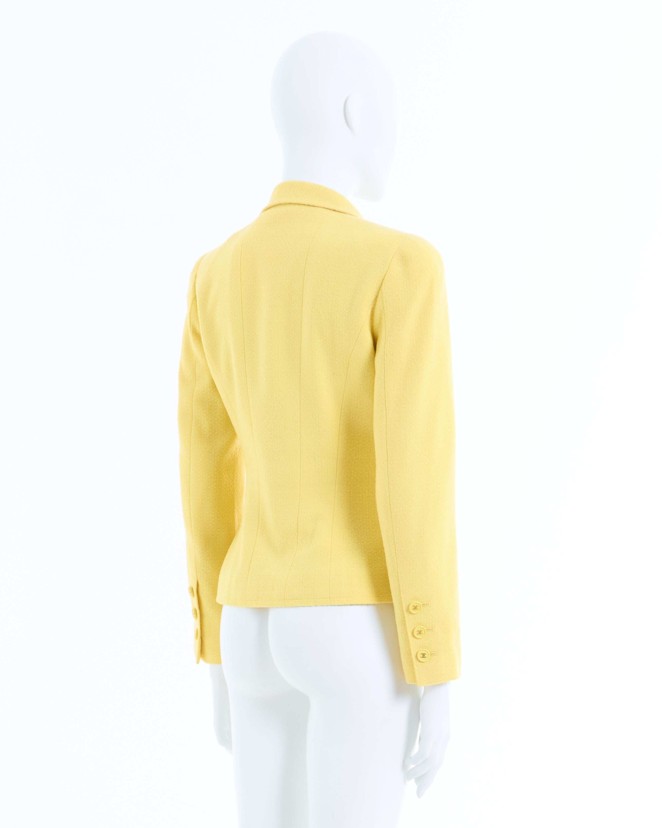 Donna Chanel by Karl Lagerfeld S/S 1997 Yellow CC logo fitted jacket in vendita