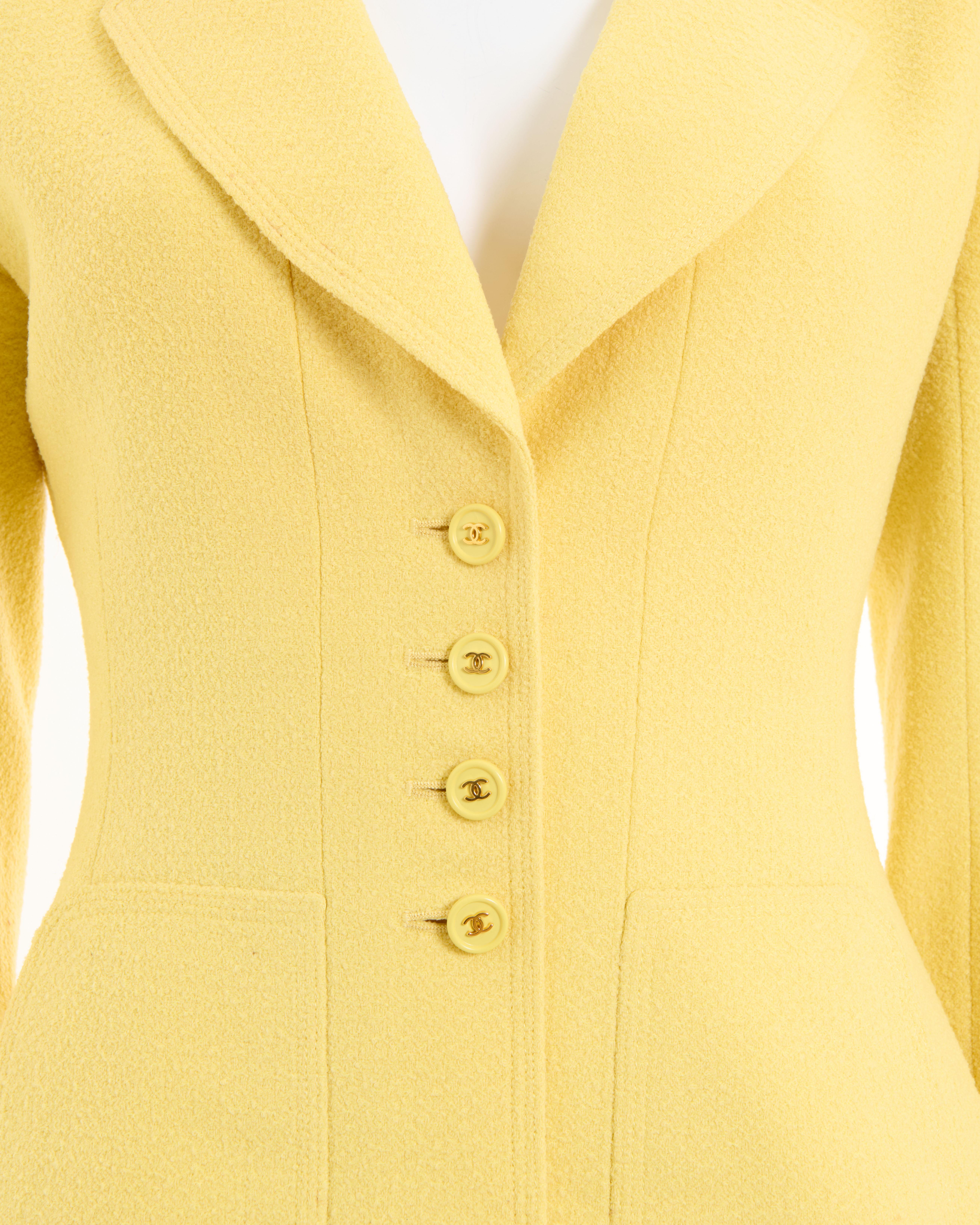 Chanel by Karl Lagerfeld S/S 1997 Yellow CC logo fitted jacket in vendita 1