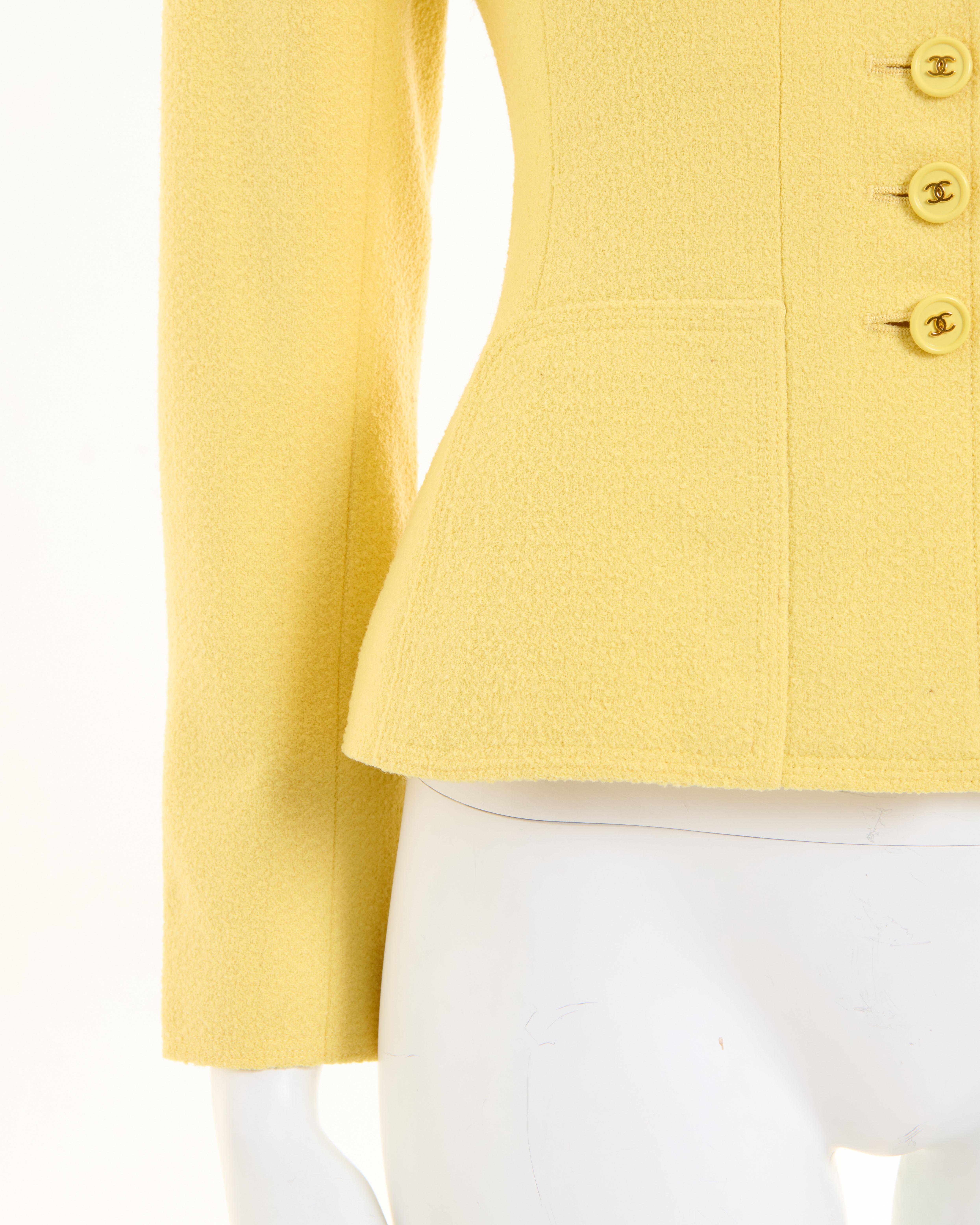 Chanel by Karl Lagerfeld S/S 1997 Yellow CC logo fitted jacket in vendita 2