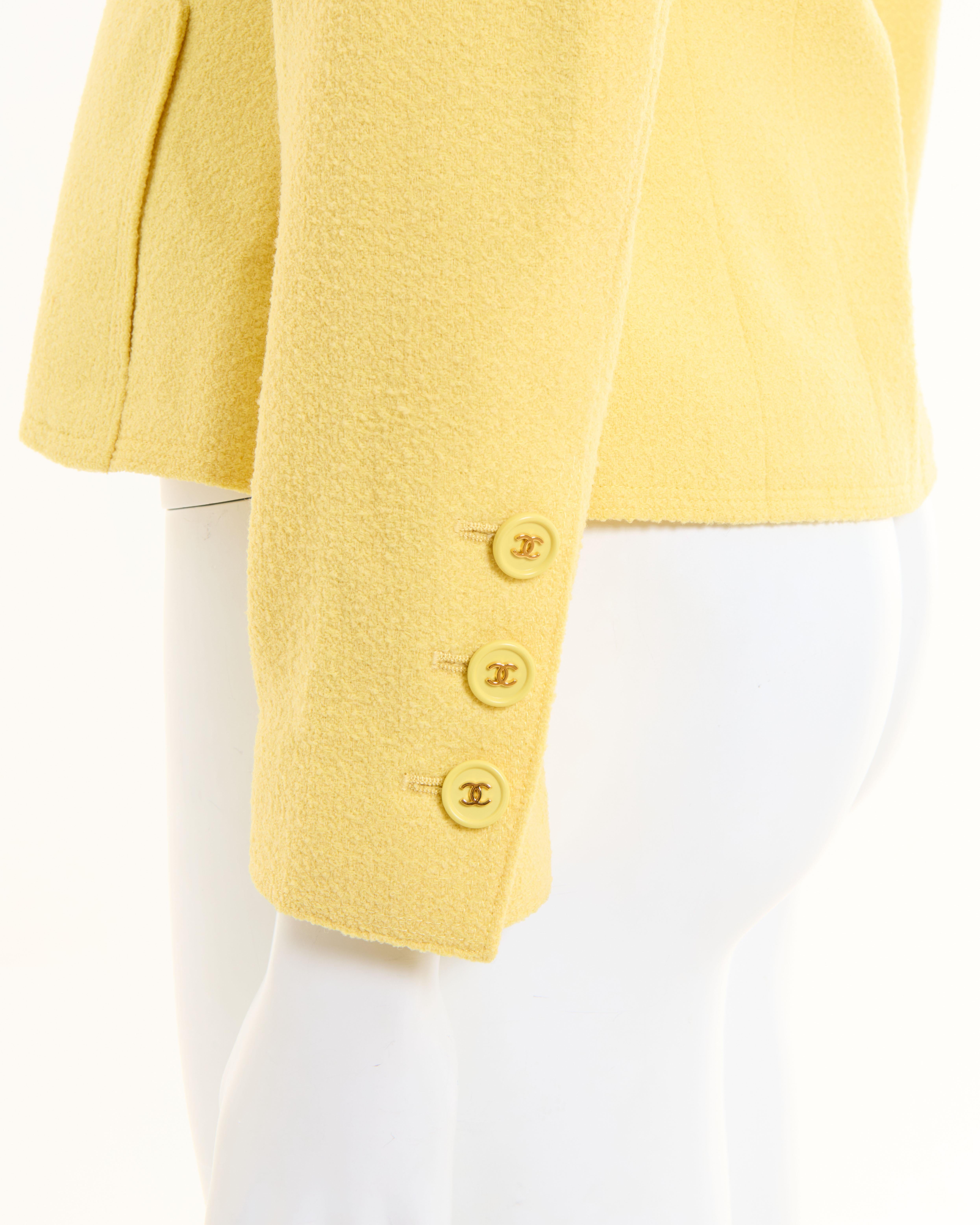 Chanel by Karl Lagerfeld S/S 1997 Yellow CC logo fitted jacket in vendita 3
