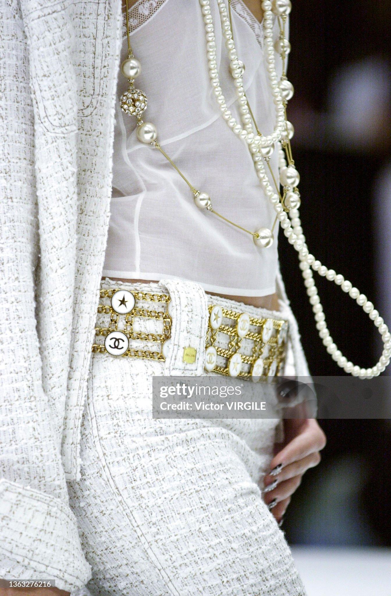 Chanel by Karl Lagerfeld S/S 2001 Ensemble veste chemise bouclée et pantalon Off-White  Pour femmes en vente