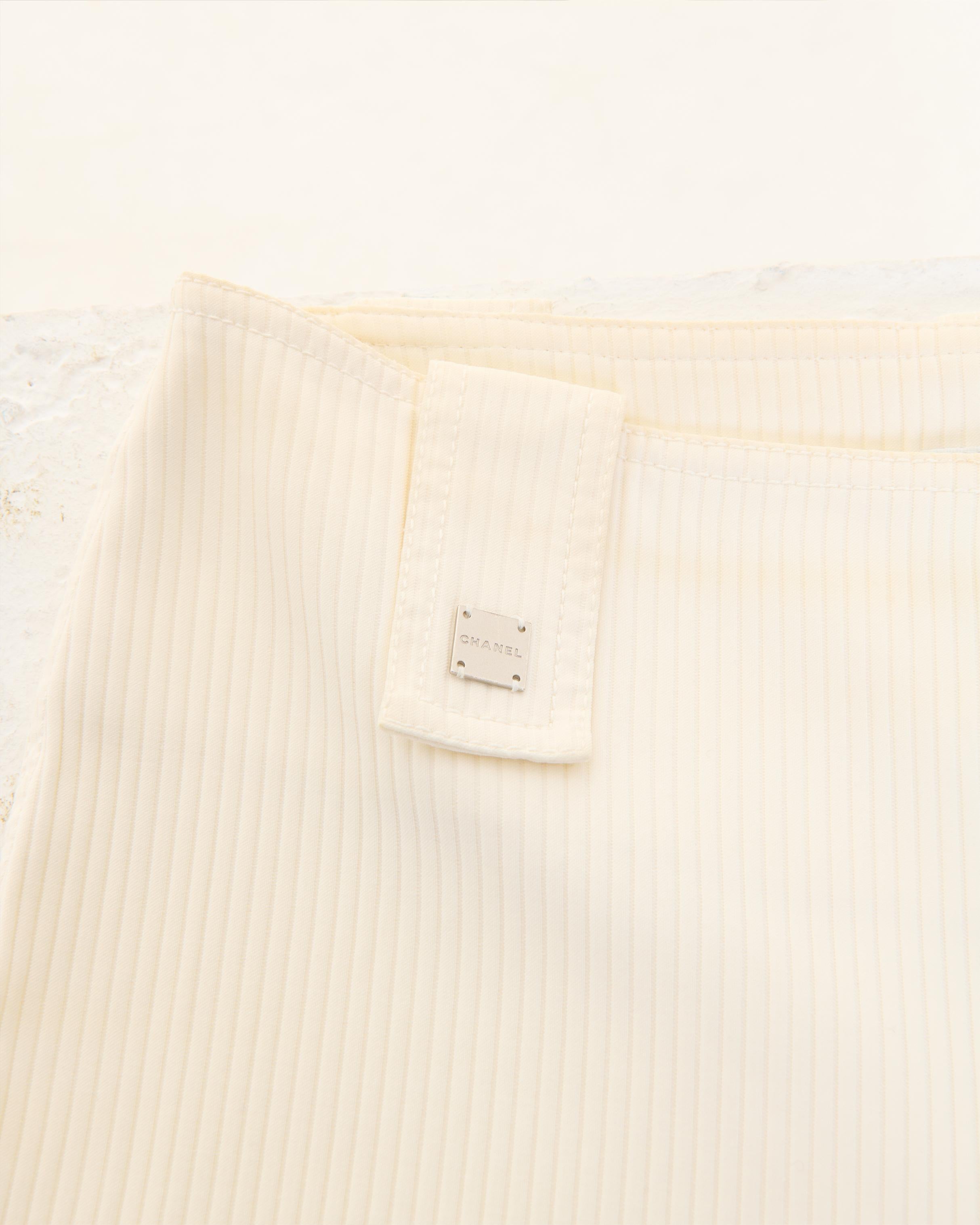 Chanel by Karl Lagerfeld S/S 2001 Pantalon évasé à taille haute en côtes blanches en vente 2