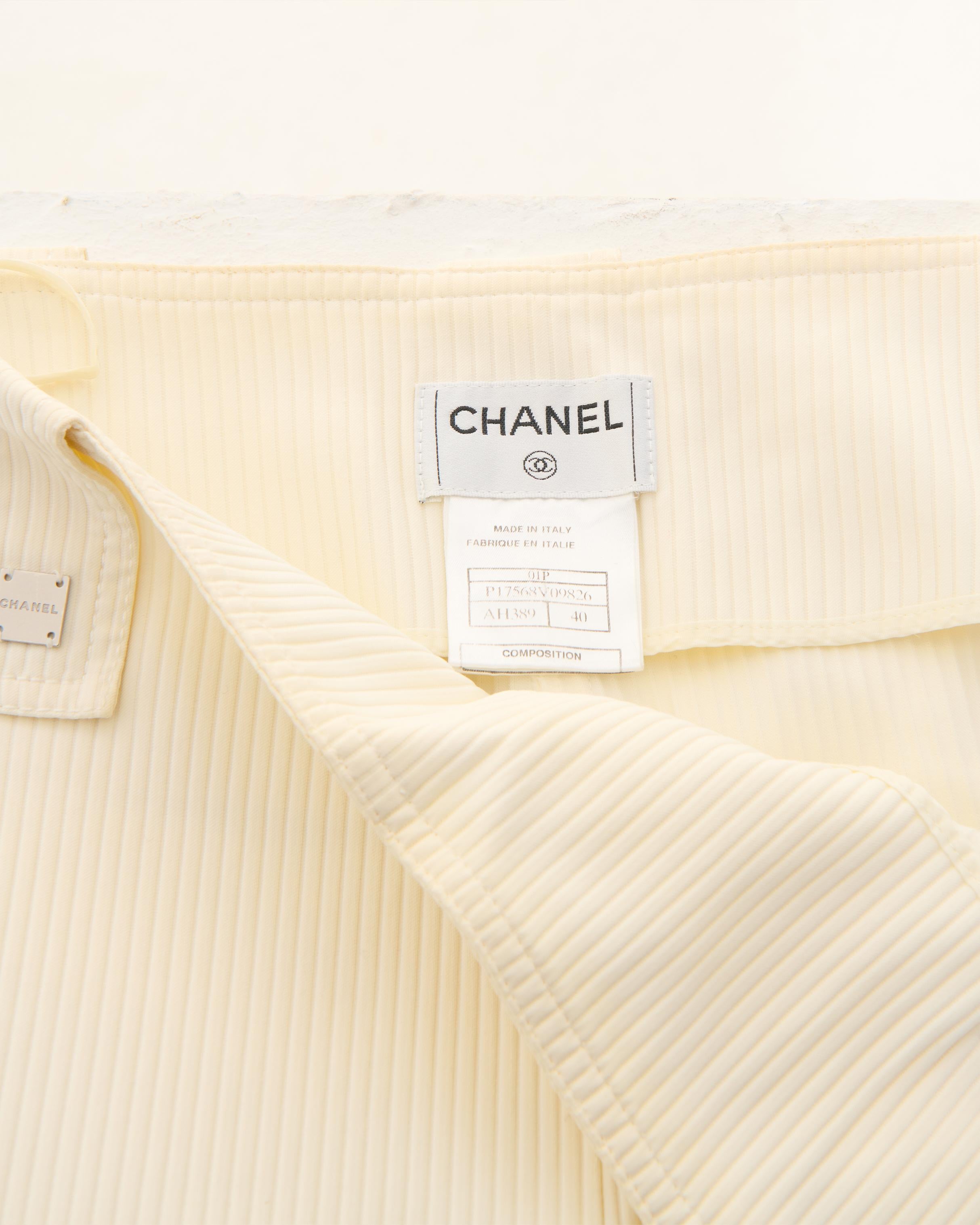 Chanel by Karl Lagerfeld S/S 2001 Pantalon évasé à taille haute en côtes blanches en vente 3