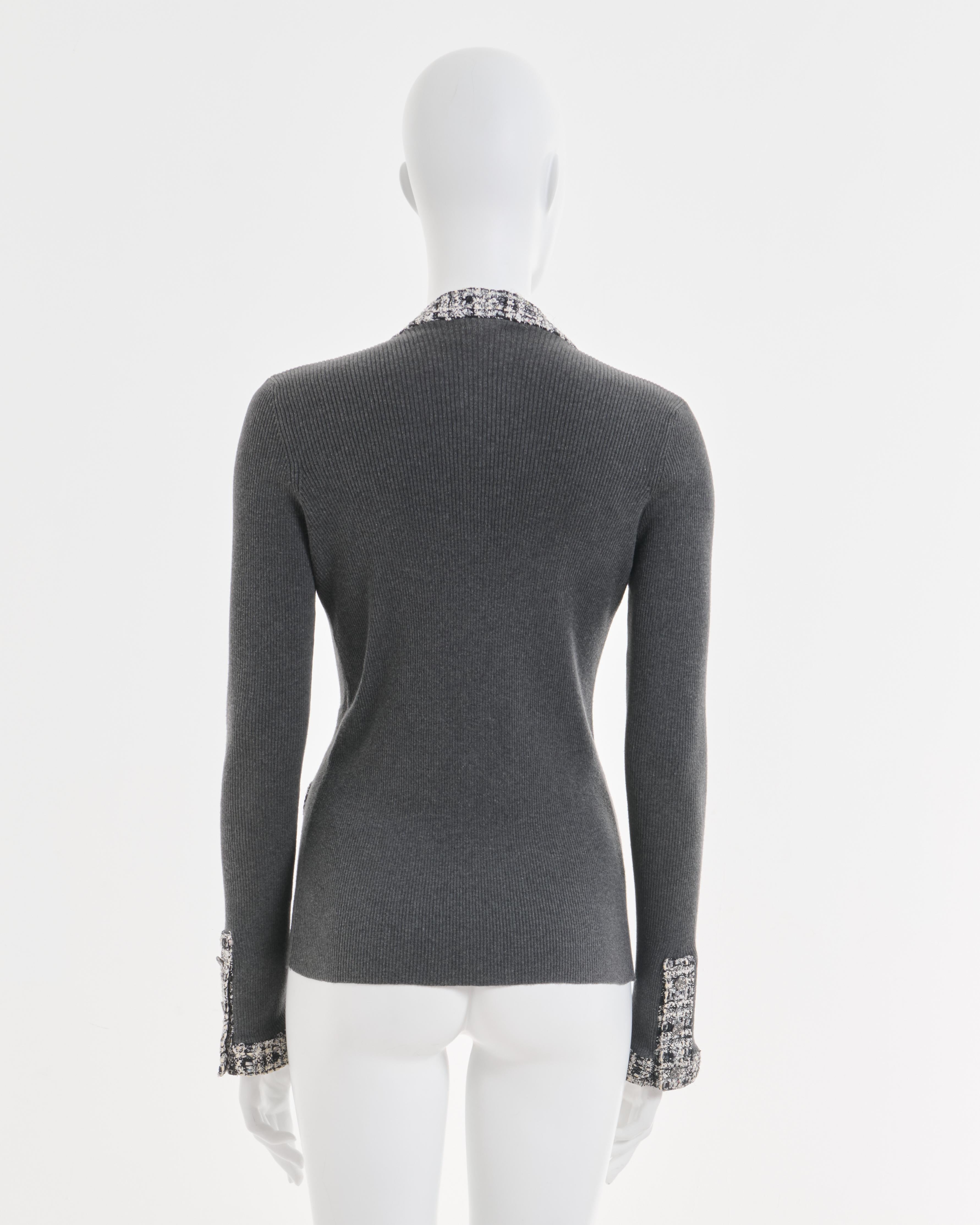 Gray Chanel by Karl Lagerfeld S/S 2004 Cardigan en tweed gris à bordures en vente