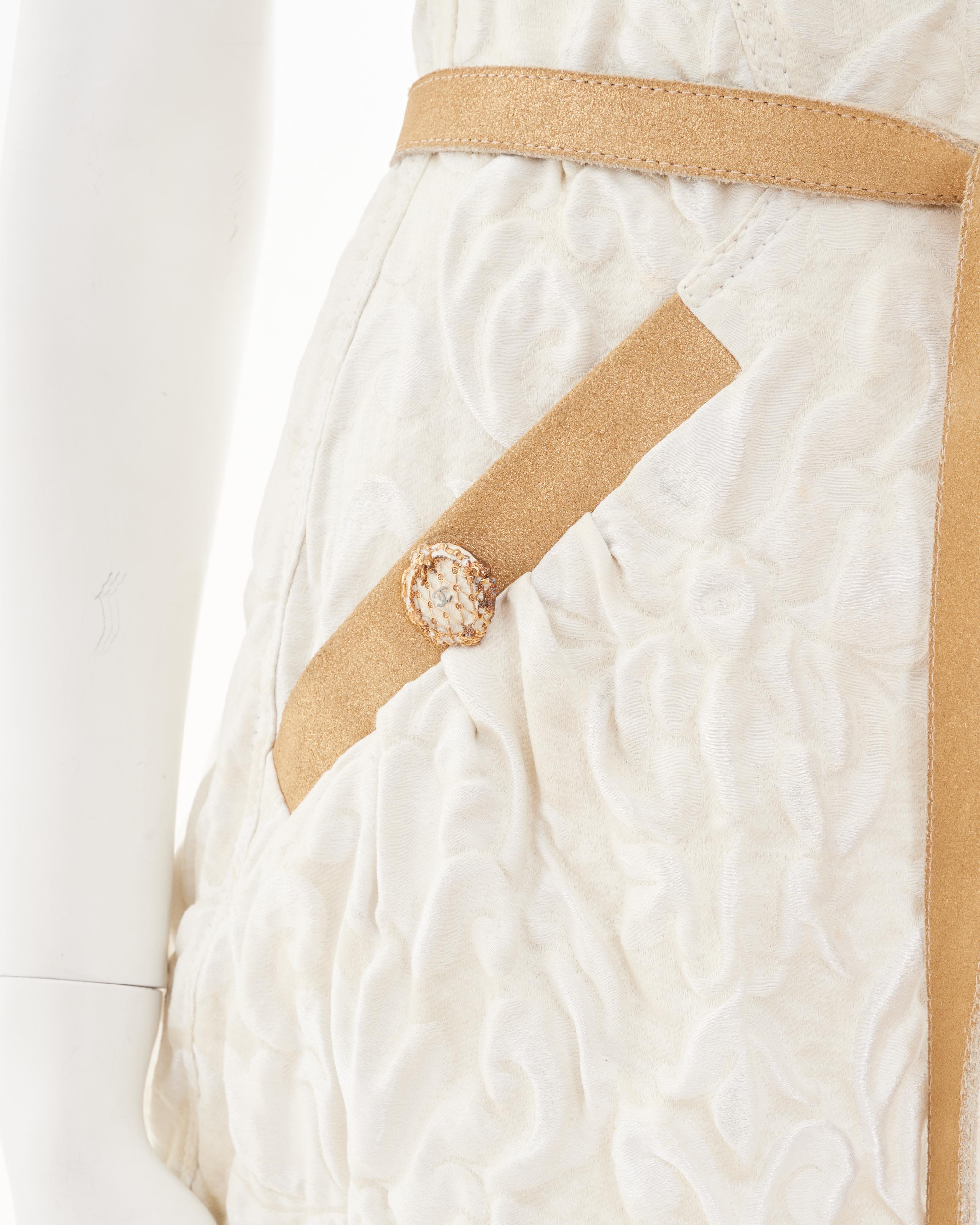 Chanel by Karl Lagerfeld Resort 2013 Dos ouvert blanc cassé garni de cuir doré en vente 1