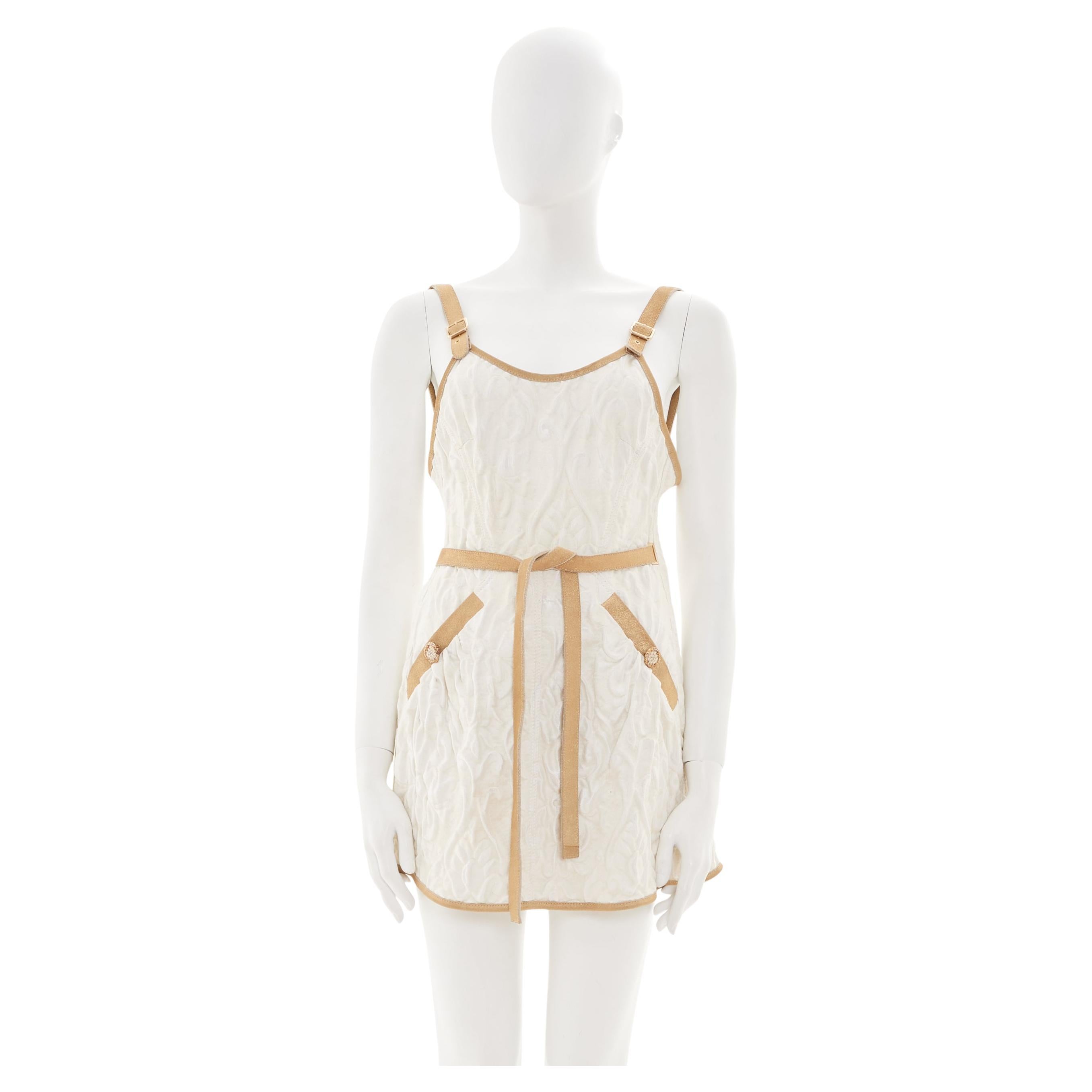 Chanel by Karl Lagerfeld Resort 2013 Offener weißer Rücken mit goldenem Lederbesatz