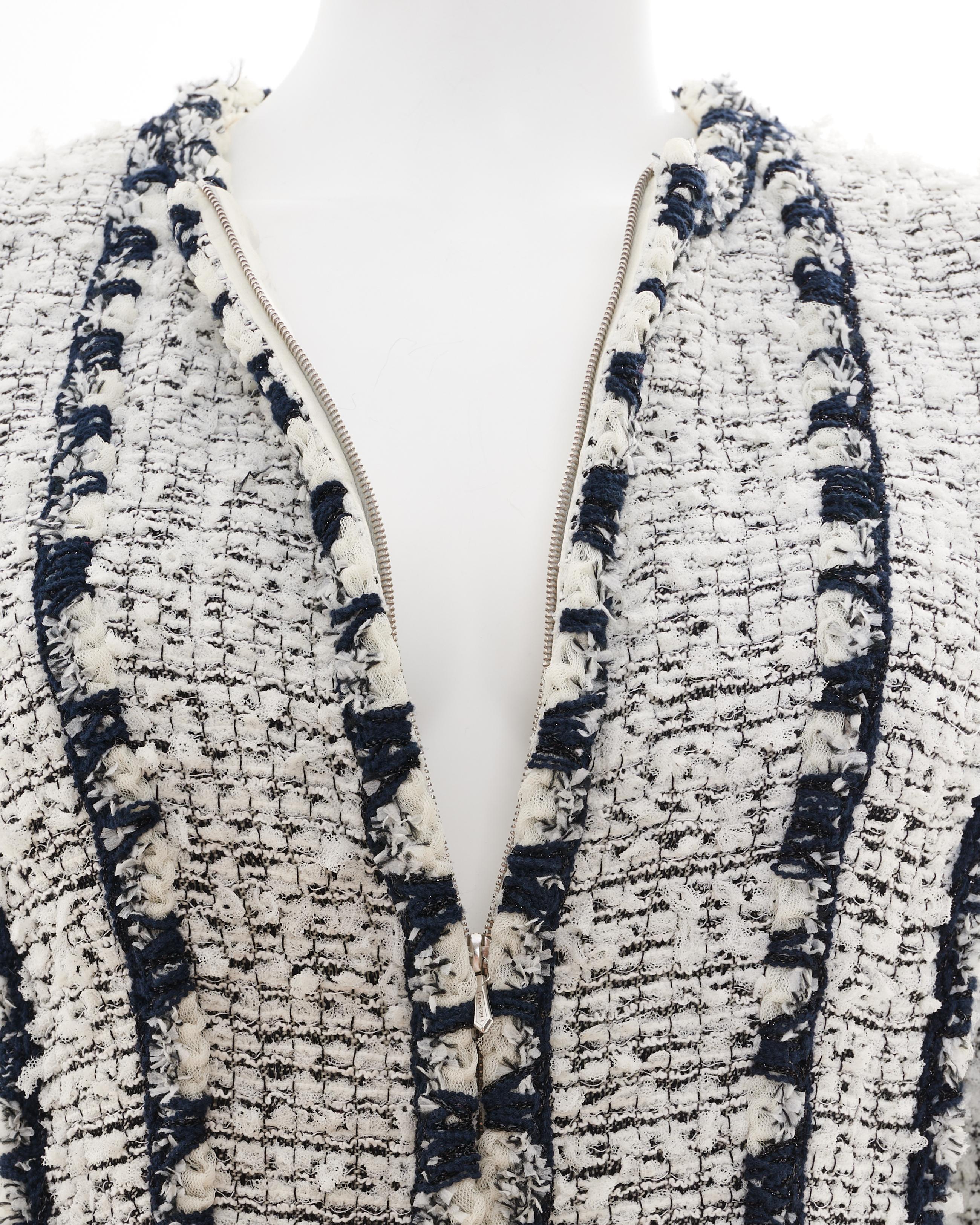 Chanel by Karl Lagerfeld S/S 2011 Black and White buckle jacket in vendita 2