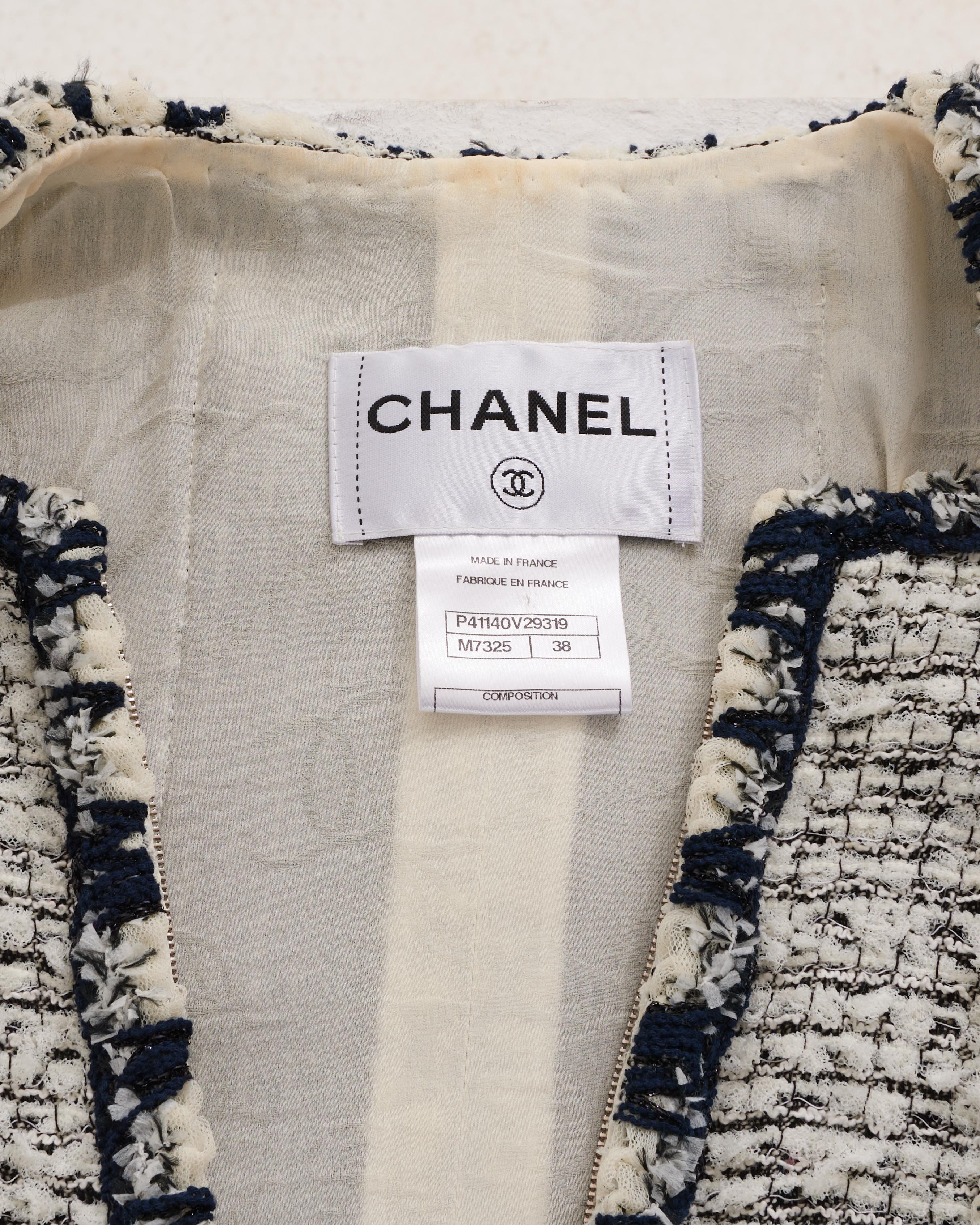 Chanel by Karl Lagerfeld S/S 2011 Black and White buckle jacket in vendita 3