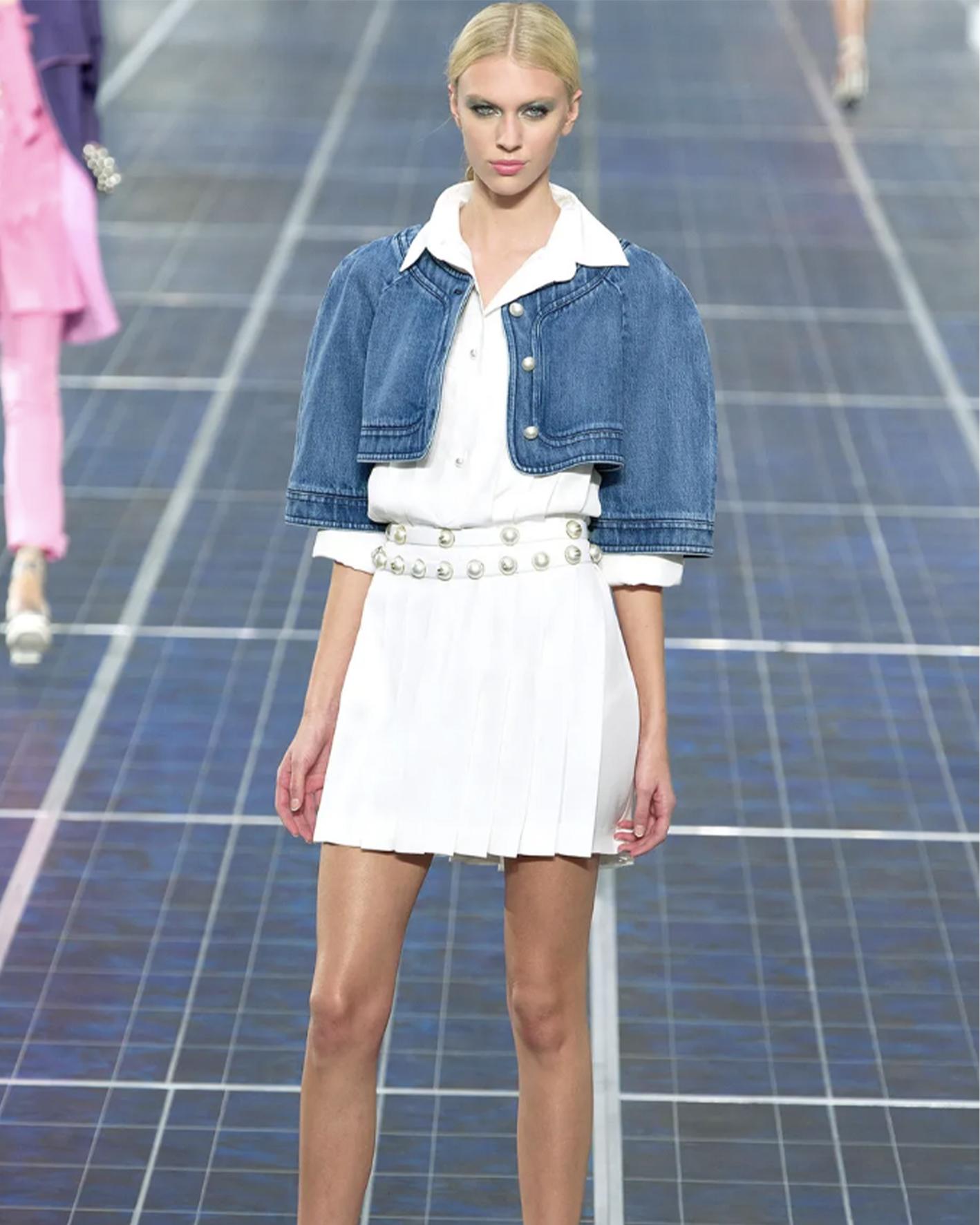 - Designed by Karl Lagerfield
- Sold by Skof.Archive
- Spring Summer 2013 Collection
- Light blue denim cropped jacket with peal buttons closure
- Light wash denim with visible topstitching details
- Cropped Fit
- Three-quarter length sleeves
-