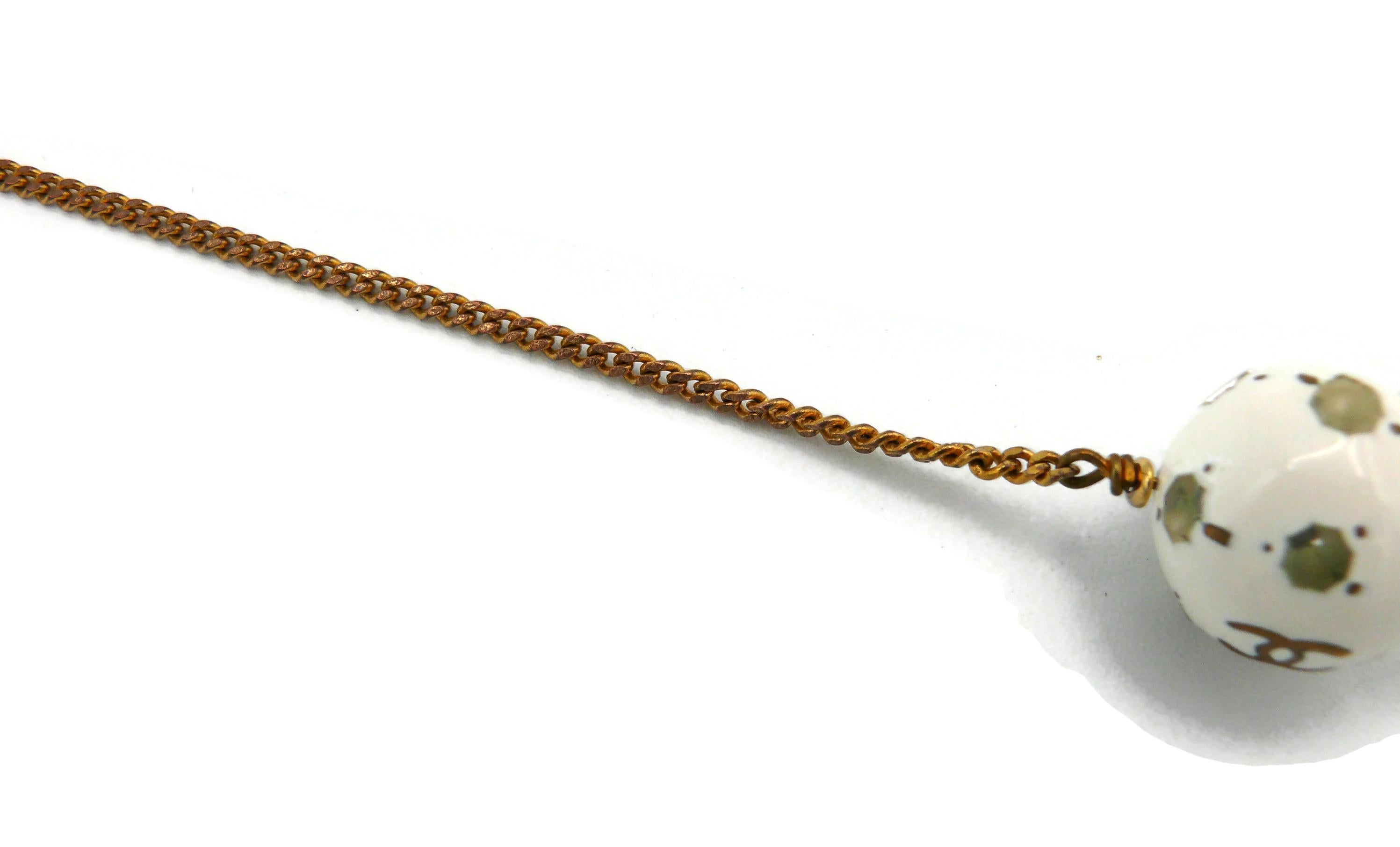 CHANEL by KARL LAGERFELD Collana con pallone da calcio, primavera 1998 in vendita 1