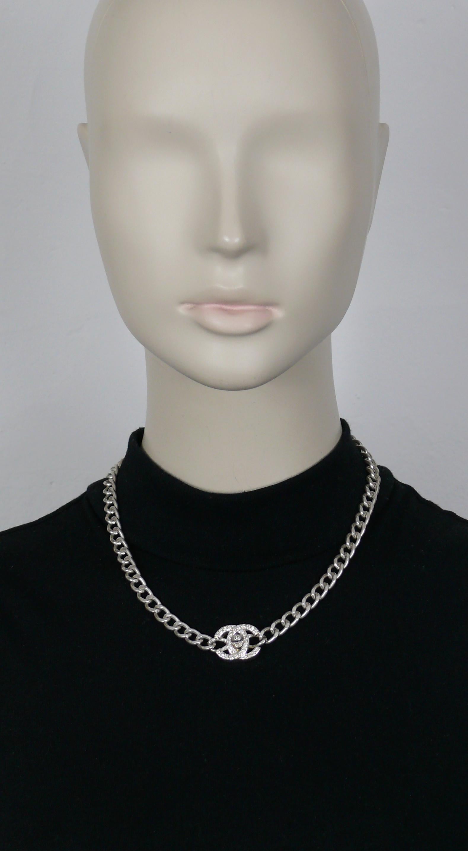 CHANEL by KARL LAGERFELD vintage 1996 silver tone chain necklace featuring an iconic turn-lock clasp embellished with clear crystals.

Fall 1996 Collection.

Embossed CHANEL 96 A Made in France.

Indicative measurements : length approx. 44.7 cm