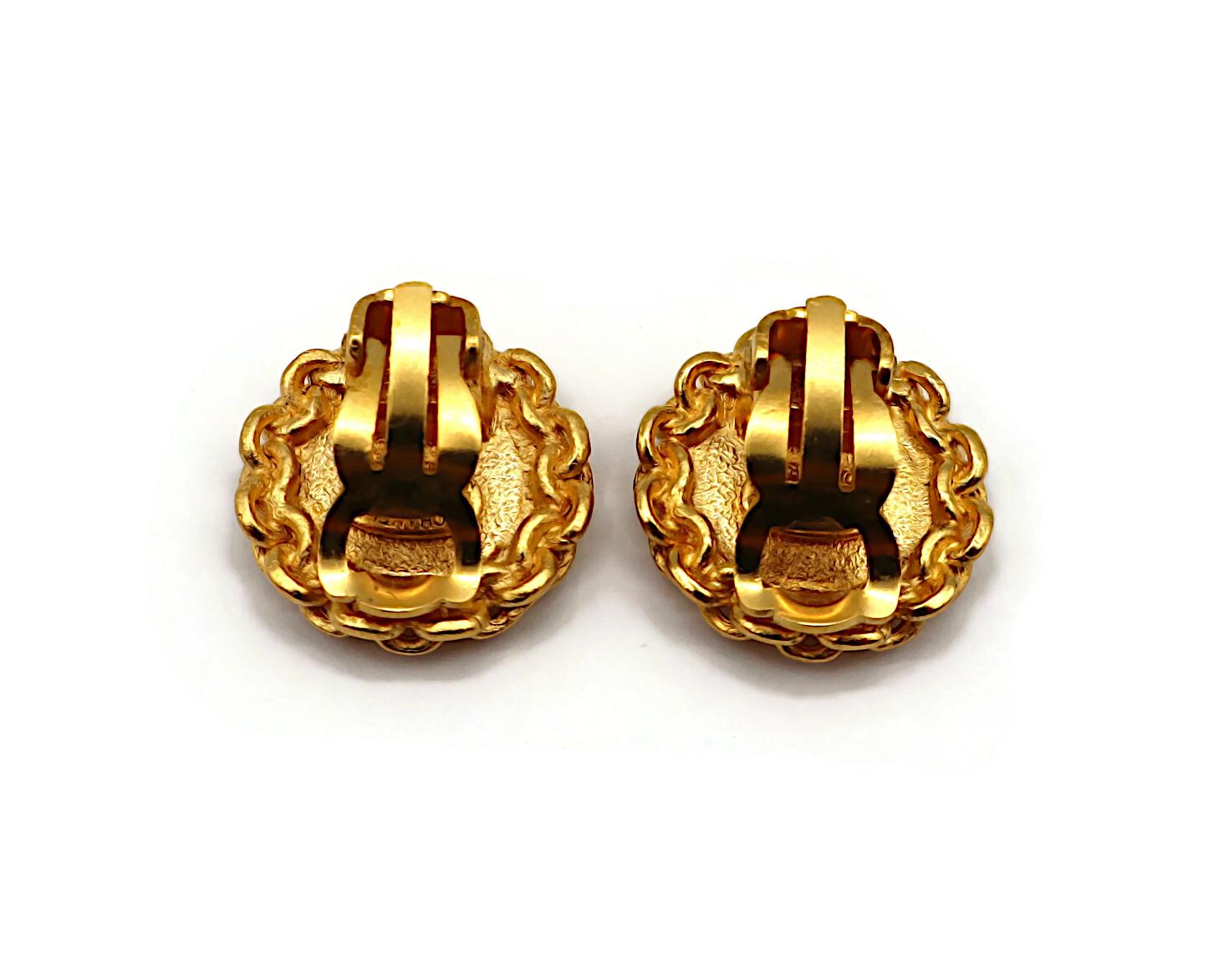 Chanel by Karl Lagerfeld for Chanel orecchini a clip con catena d'oro d'epoca in vendita 3