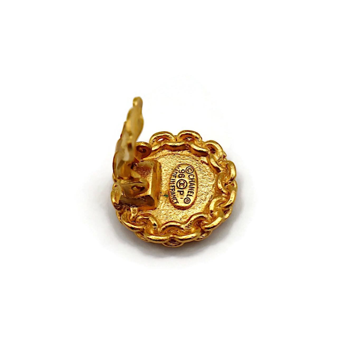 Chanel by Karl Lagerfeld for Chanel orecchini a clip con catena d'oro d'epoca in vendita 4