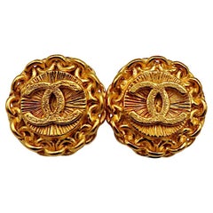 CHANEL by KARL LAGERFELD Boucles d'oreilles à clip CC en chaîne dorée vintage