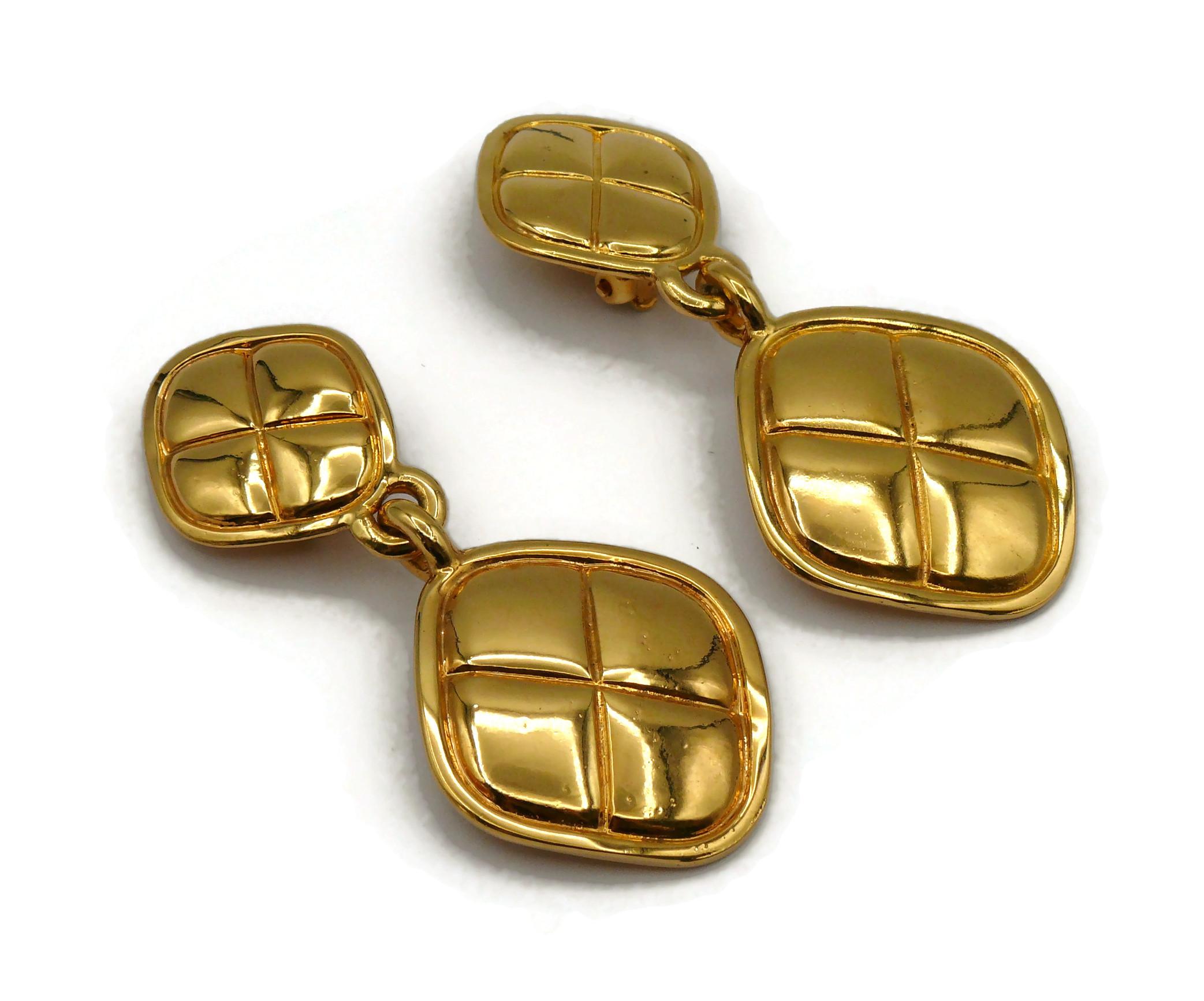 CHANEL by KARL LAGERFELD Vintage Gold Tone Quilted Dangling Earrings In Good Condition For Sale In Nice, FR