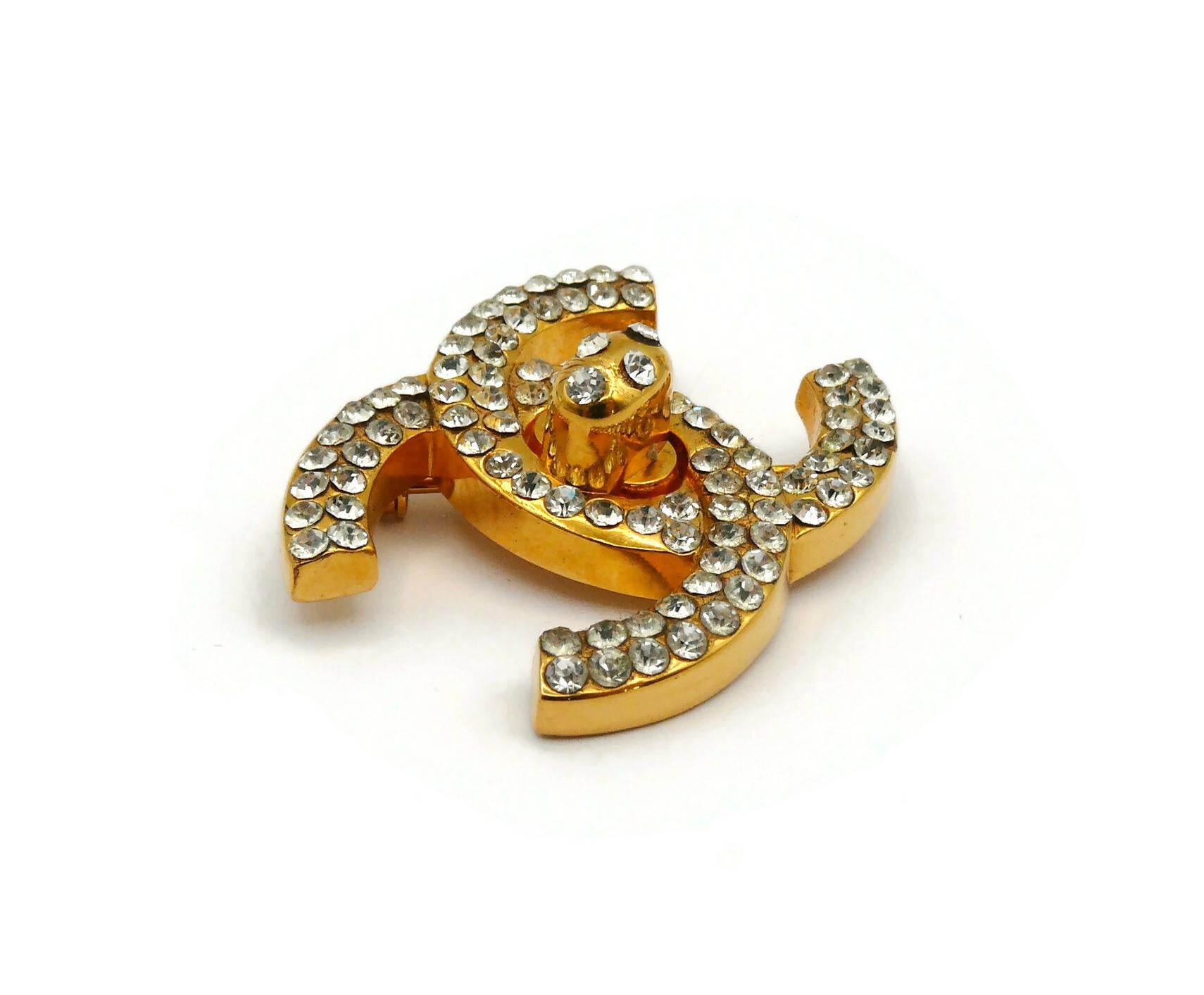 CHANEL by KARL LAGERFELD Vintage Jewelled CC Turn Lock Brooch, Fall 1996 In Good Condition For Sale In Nice, FR
