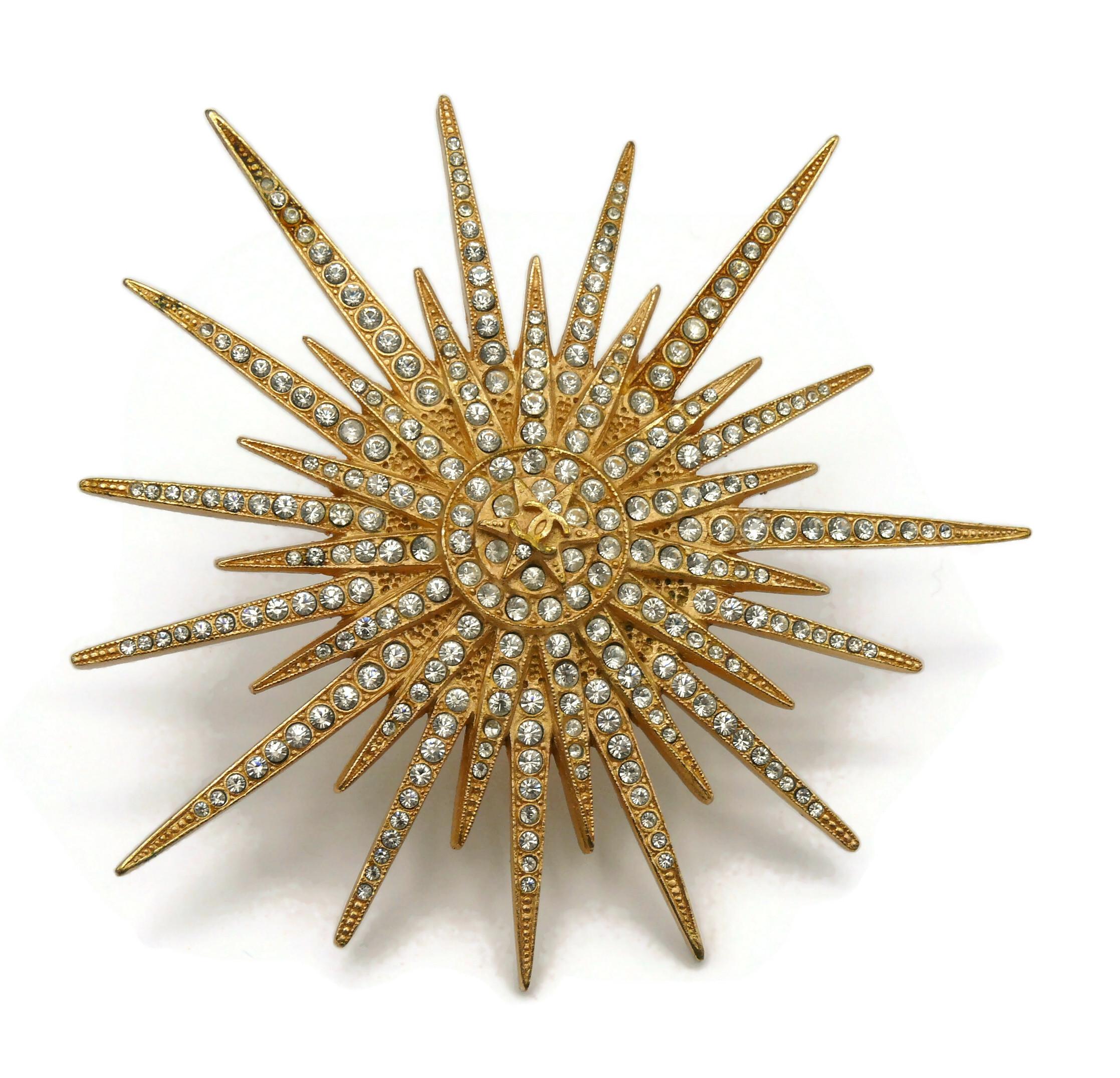 CHANEL by KARL LAGERFELD Vintage Jewelled Gold Tone Starbust Brooch, Spring 2001 In Good Condition For Sale In Nice, FR