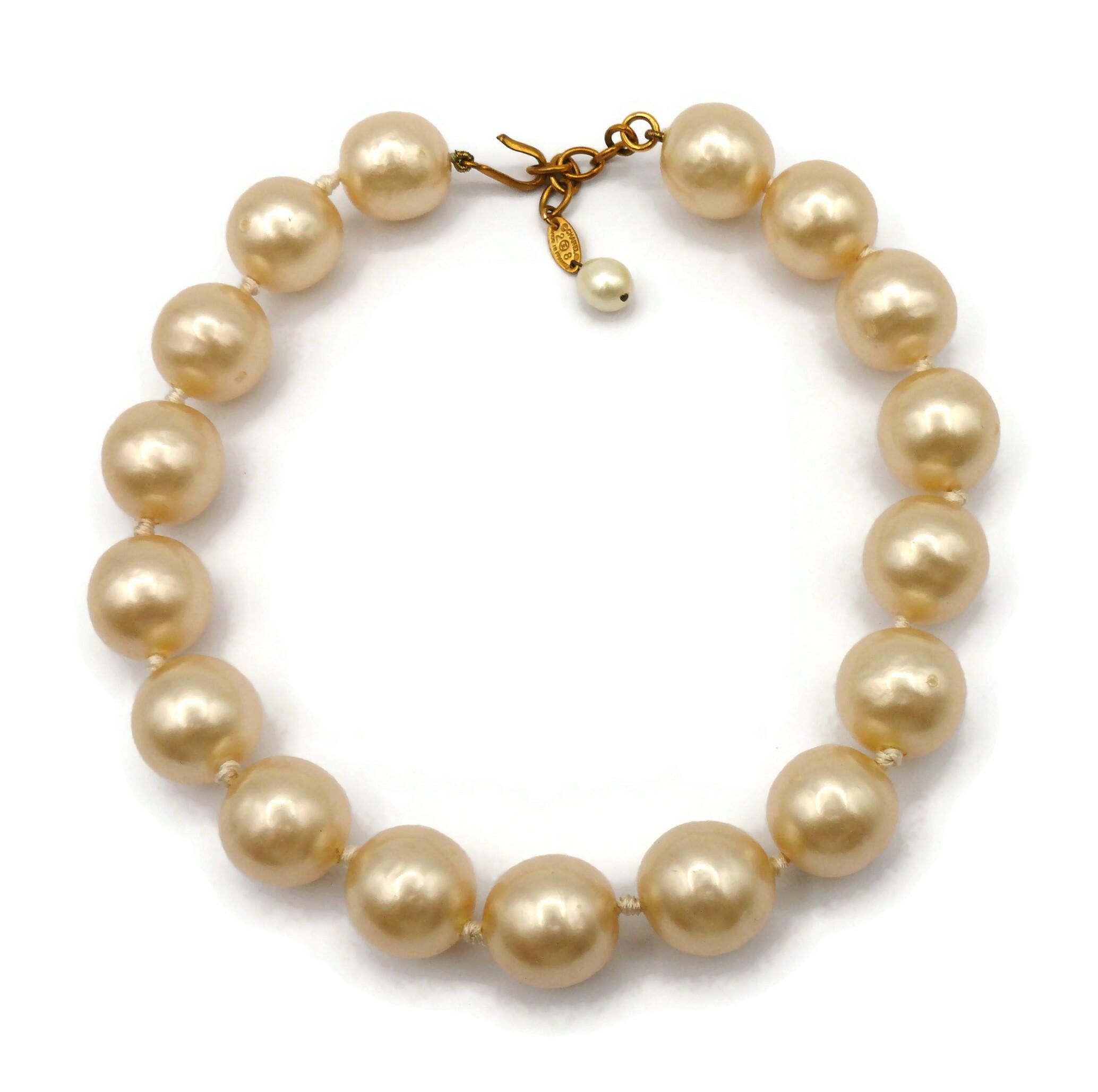 CHANEL by KARL LAGERFELD Vintage Large Faux Pearl Necklace, 1993 In Good Condition For Sale In Nice, FR