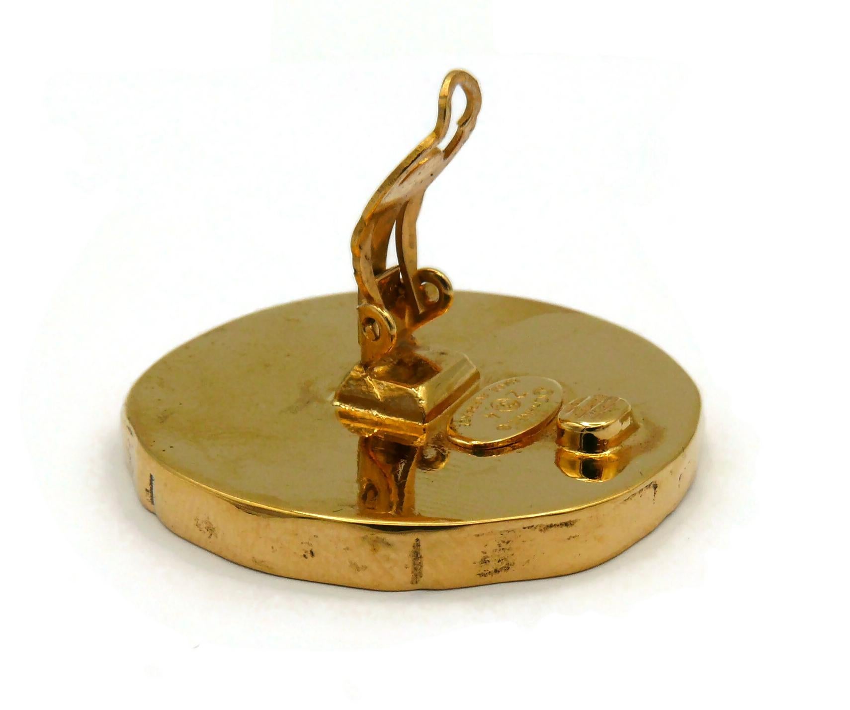 CHANEL by KARL LAGERFELD, Vintage-Ohrclips mit massiver Schale CC, 1989 im Angebot 7