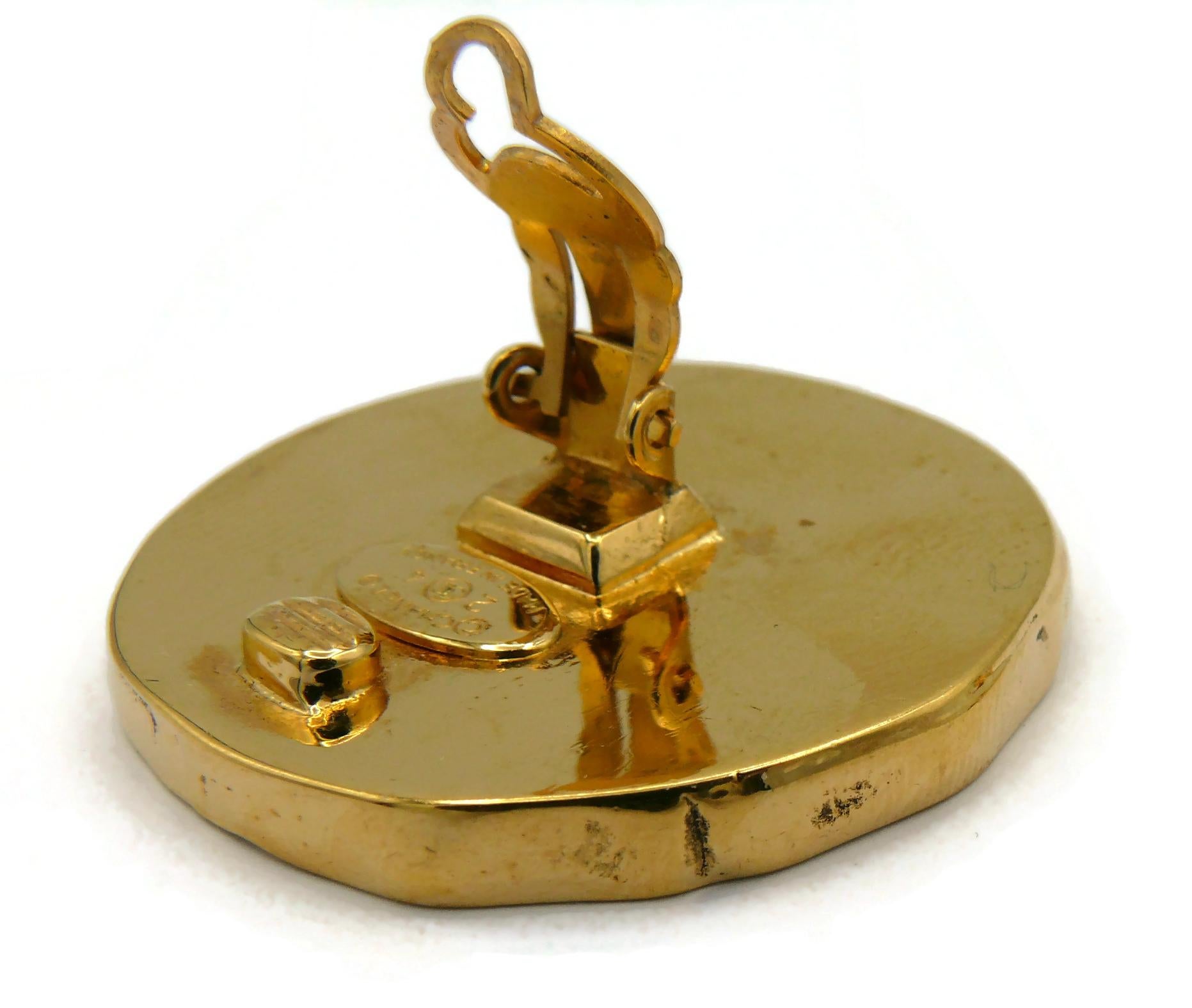 CHANEL by KARL LAGERFELD, Vintage-Ohrclips mit massiver Schale CC, 1989 im Angebot 9