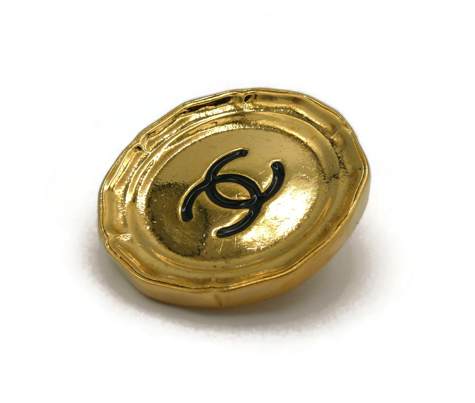 CHANEL by KARL LAGERFELD, Vintage-Ohrclips mit massiver Schale CC, 1989 im Angebot 10