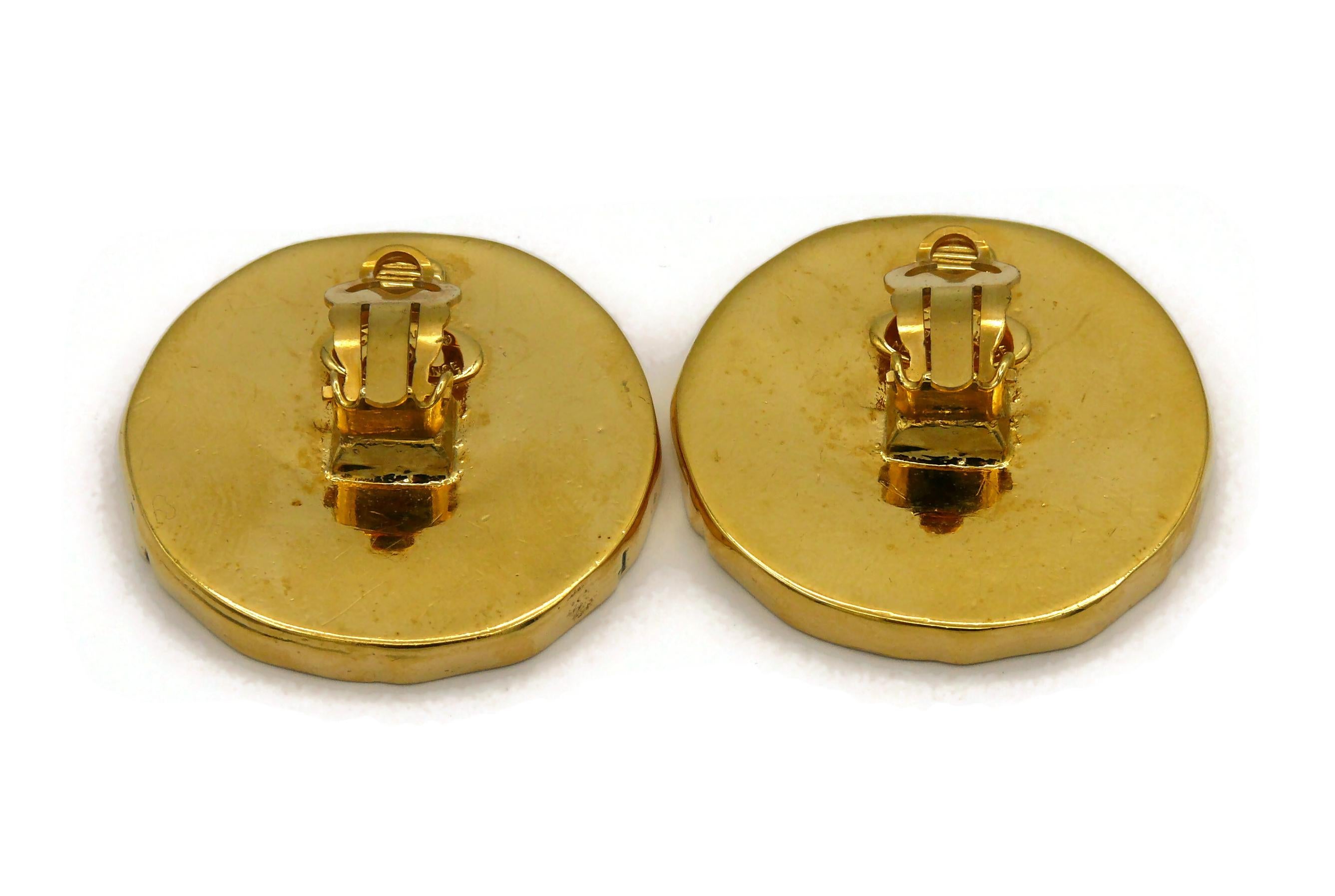 CHANEL by KARL LAGERFELD, Vintage-Ohrclips mit massiver Schale CC, 1989 im Angebot 3