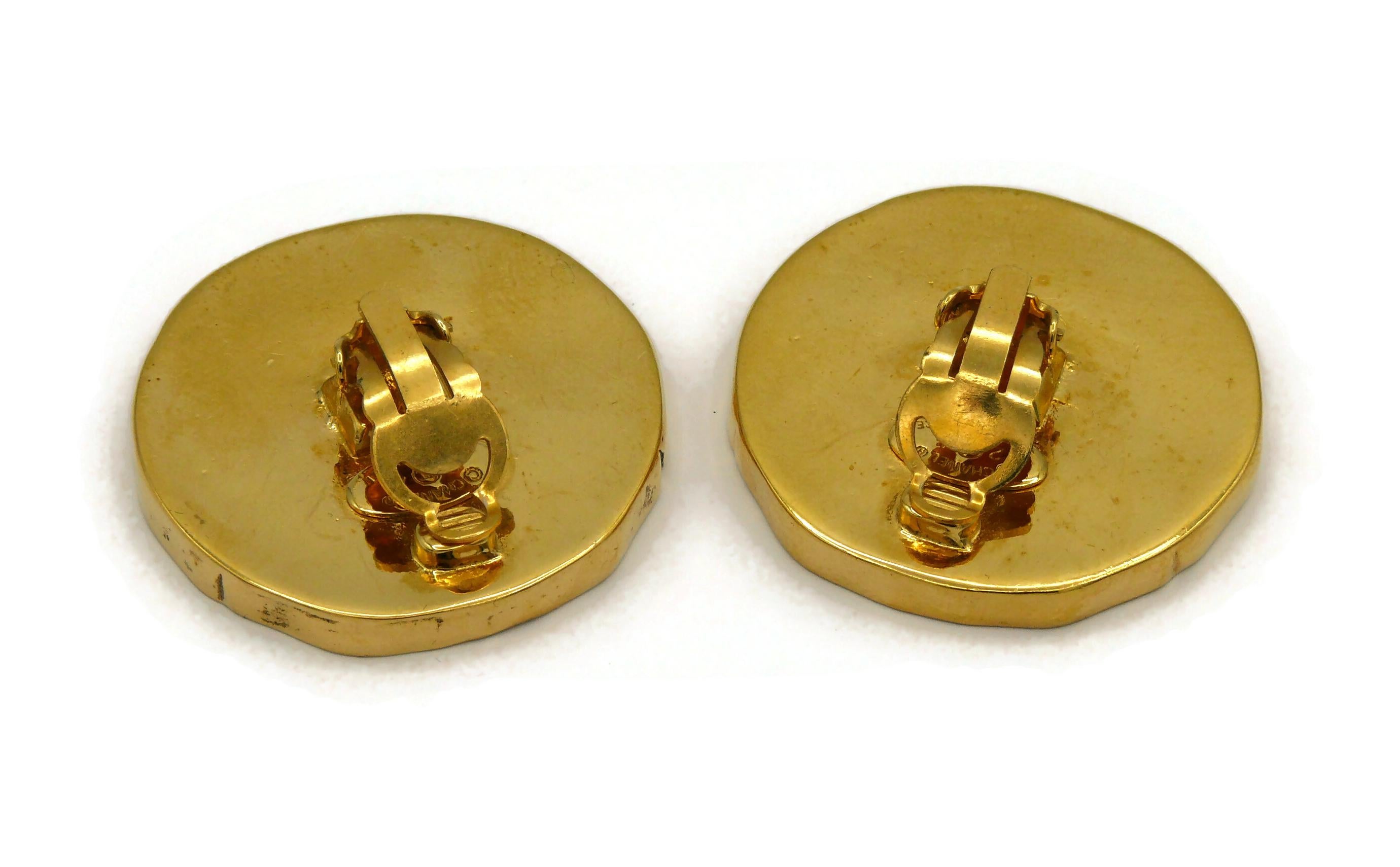 CHANEL by KARL LAGERFELD, Vintage-Ohrclips mit massiver Schale CC, 1989 im Angebot 4