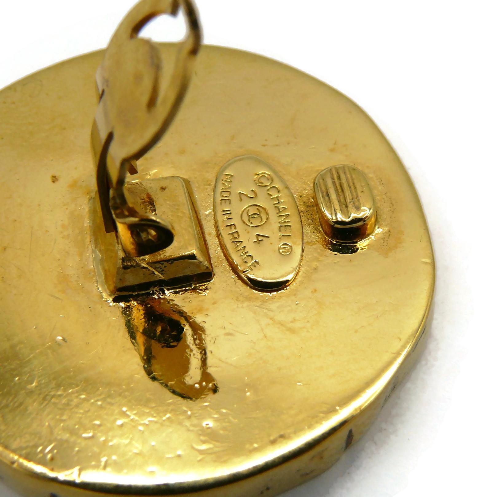 CHANEL by KARL LAGERFELD, Vintage-Ohrclips mit massiver Schale CC, 1989 im Angebot 5