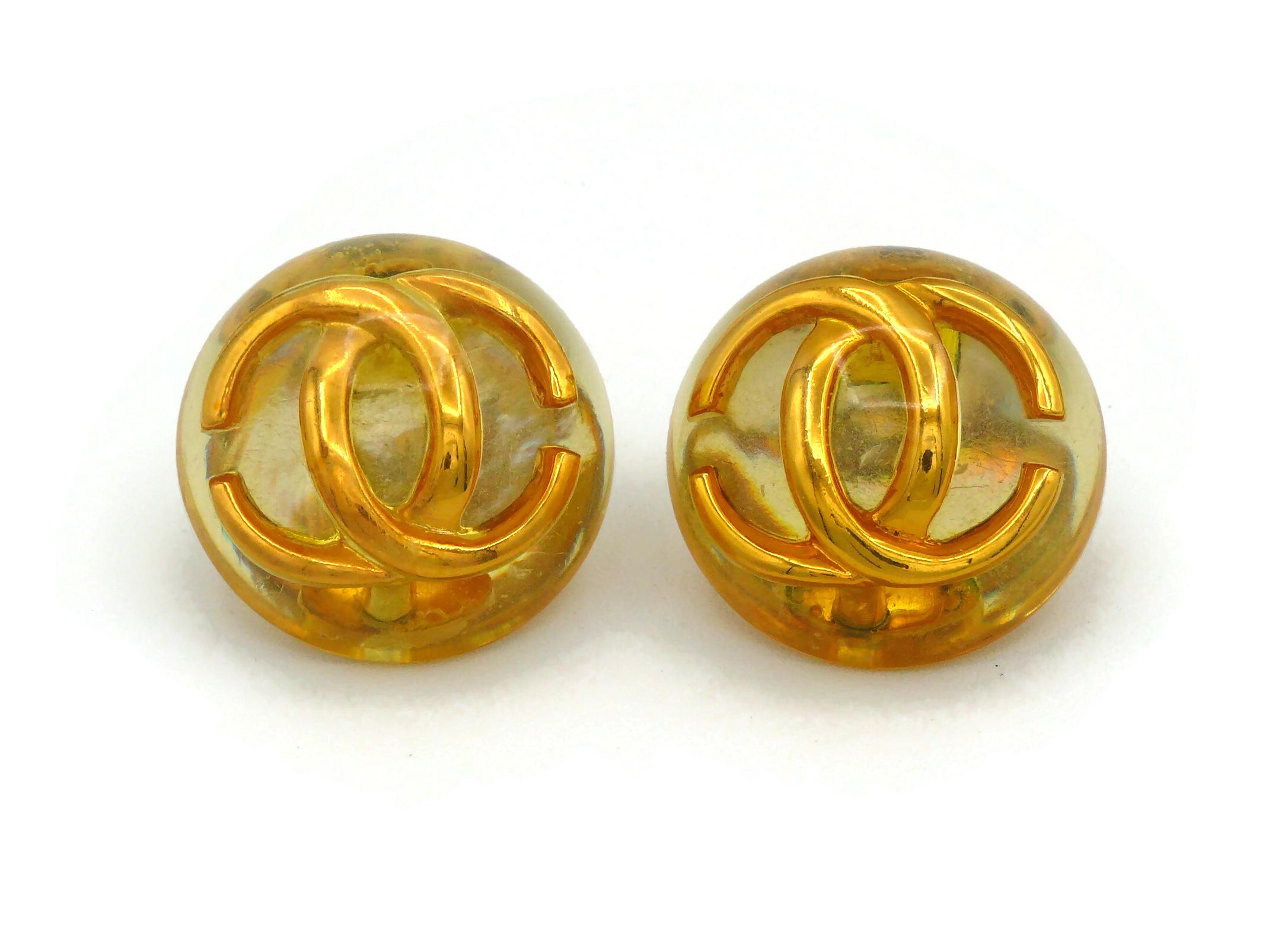 CHANEL by KARL LAGERFELD Vintage Massive Domed Resin CC Clip On Earrings, 1990 In Good Condition For Sale In Nice, FR
