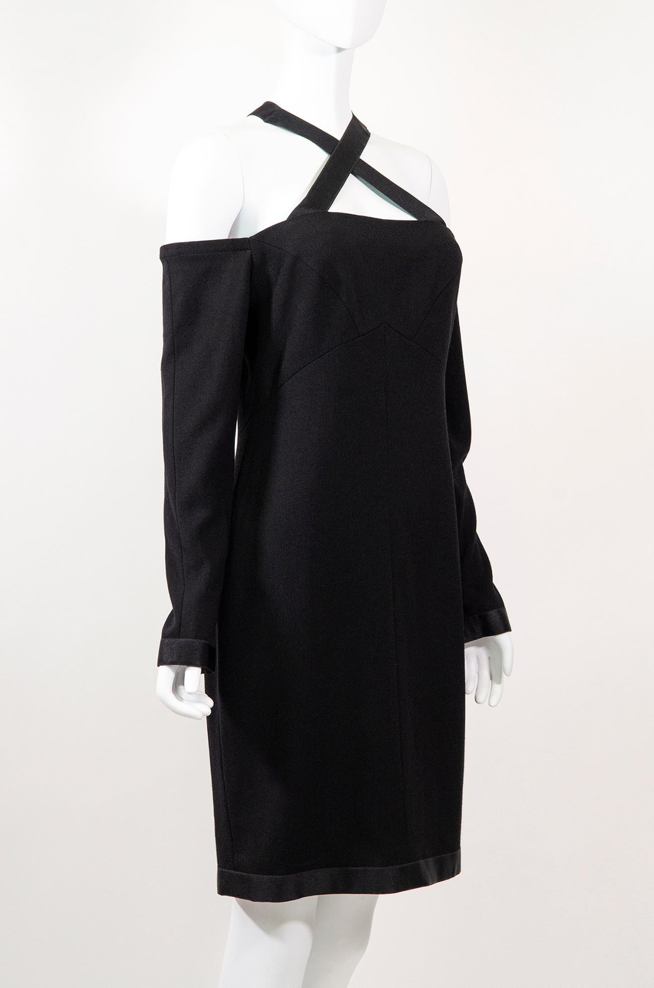 La parfaite petite robe noire vintage de Chanel. Cette beauté classique est une pièce des années 1990 conçue par Karl Lagerfeld.

Cette élégante robe Chanel est un classique incroyable qui ne se démodera jamais. La qualité est exceptionnelle -