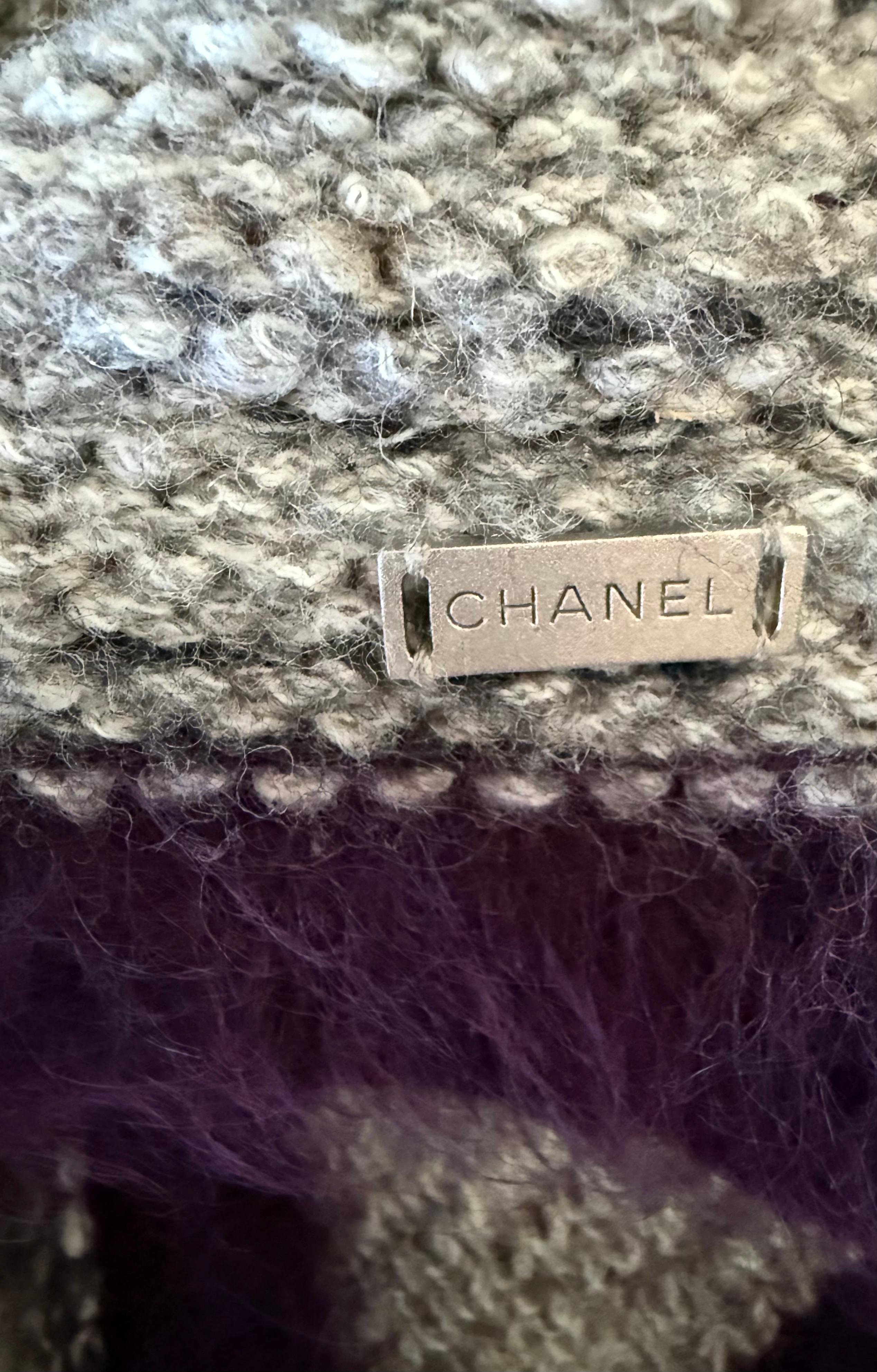 Chanel by Karl Lagerfeld for Chanel Vintage Runway A/I 1999, gilet senza maniche in maglia, con cappuccio e cappuccio. In condizioni buone in vendita a Woodland Hills, CA
