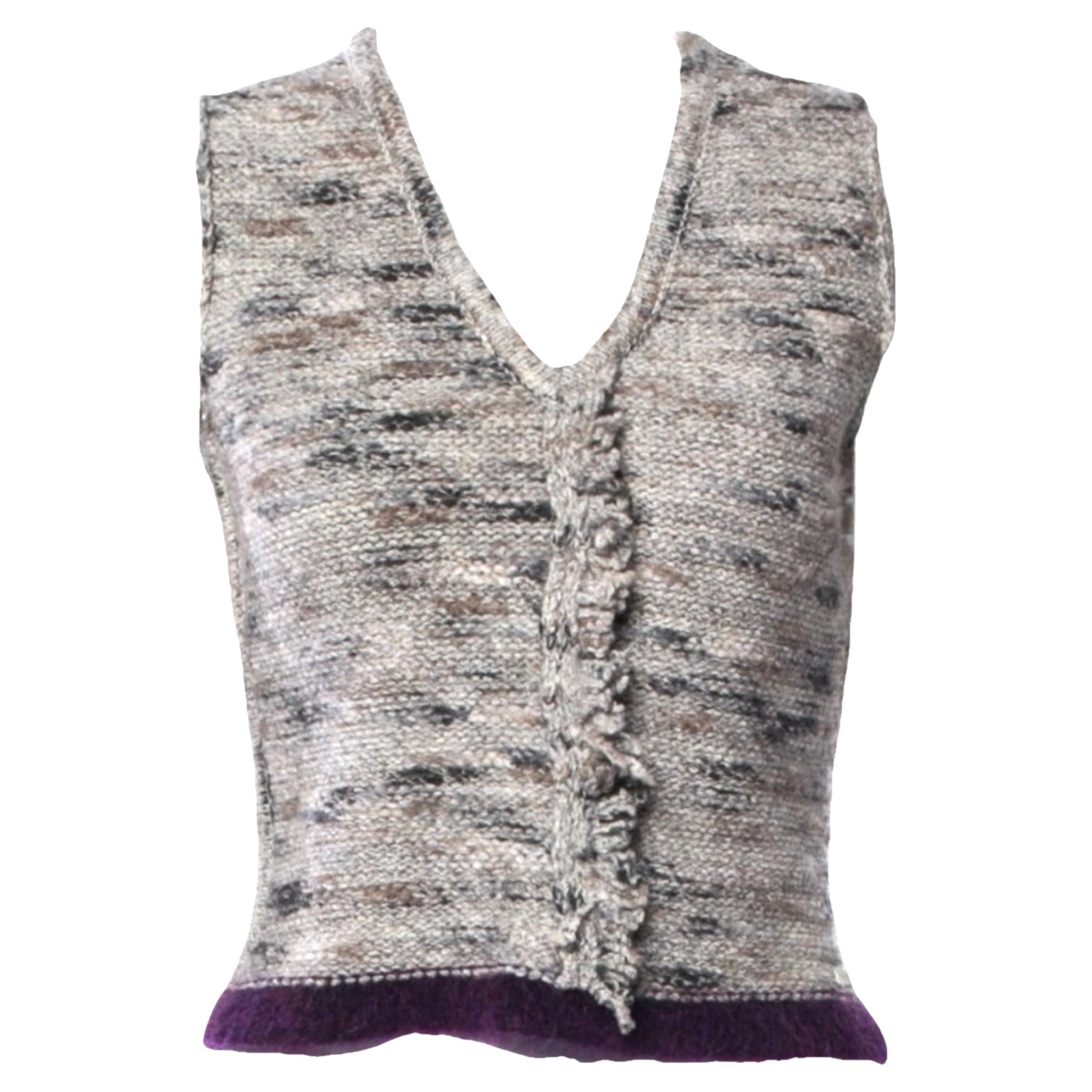 Chanel by Karl Lagerfeld for Chanel Vintage Runway A/I 1999, gilet senza maniche in maglia, con cappuccio e cappuccio.