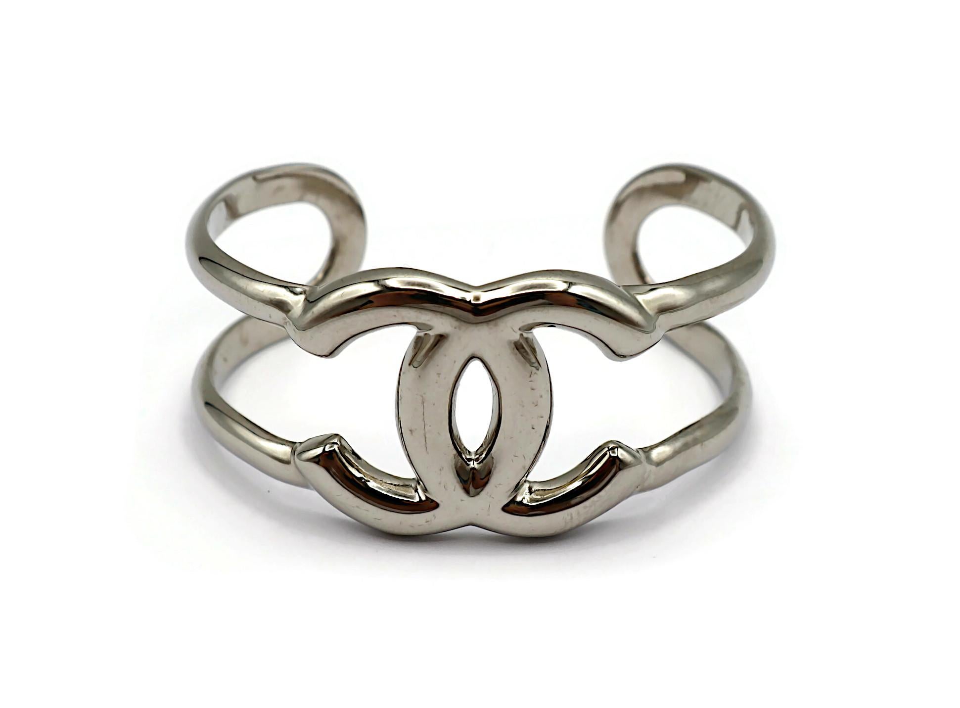 Manchette CC vintage CHANEL par KARL LAGERFELD, automne 1997 Pour femmes en vente