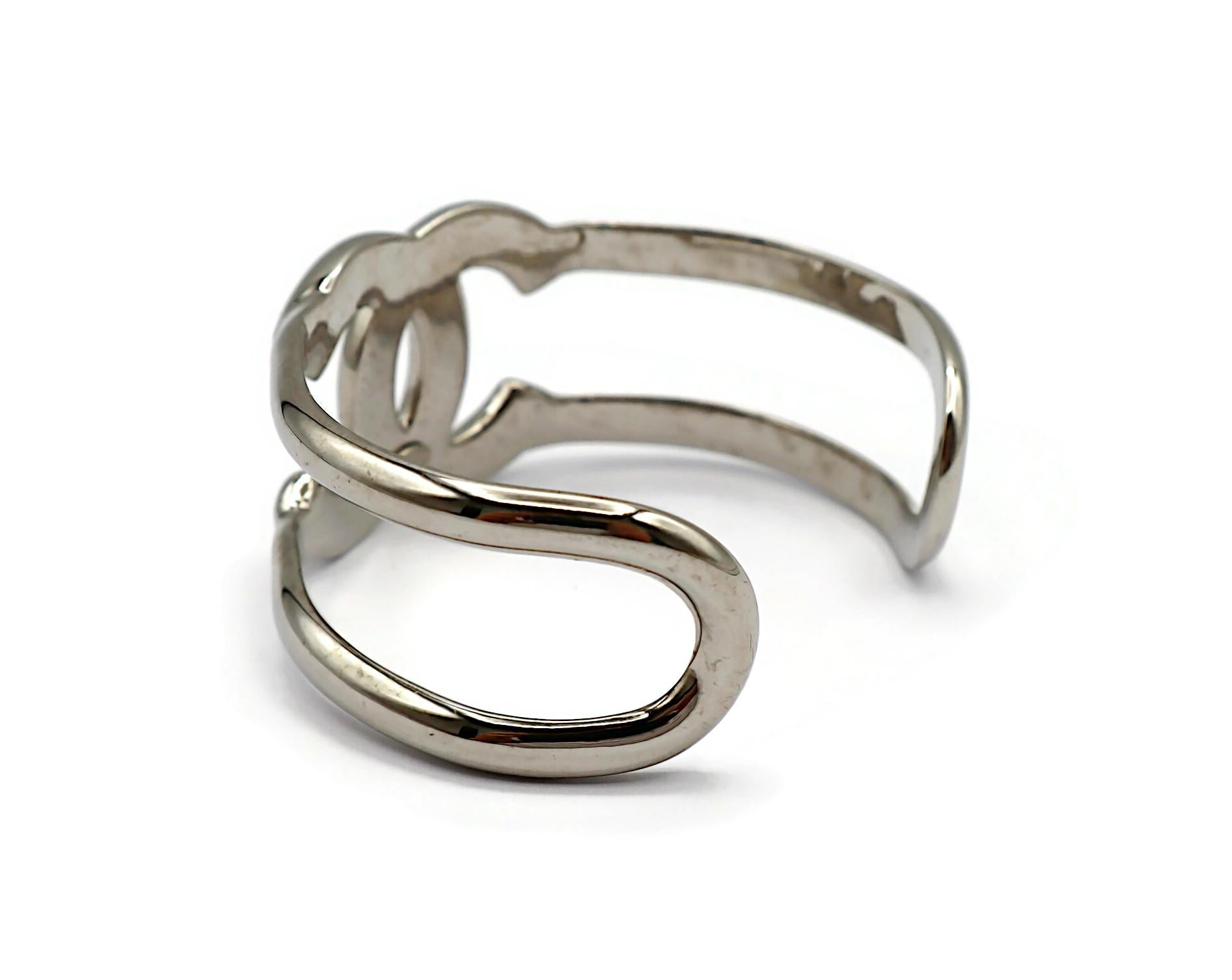 Manchette CC vintage CHANEL par KARL LAGERFELD, automne 1997 en vente 2