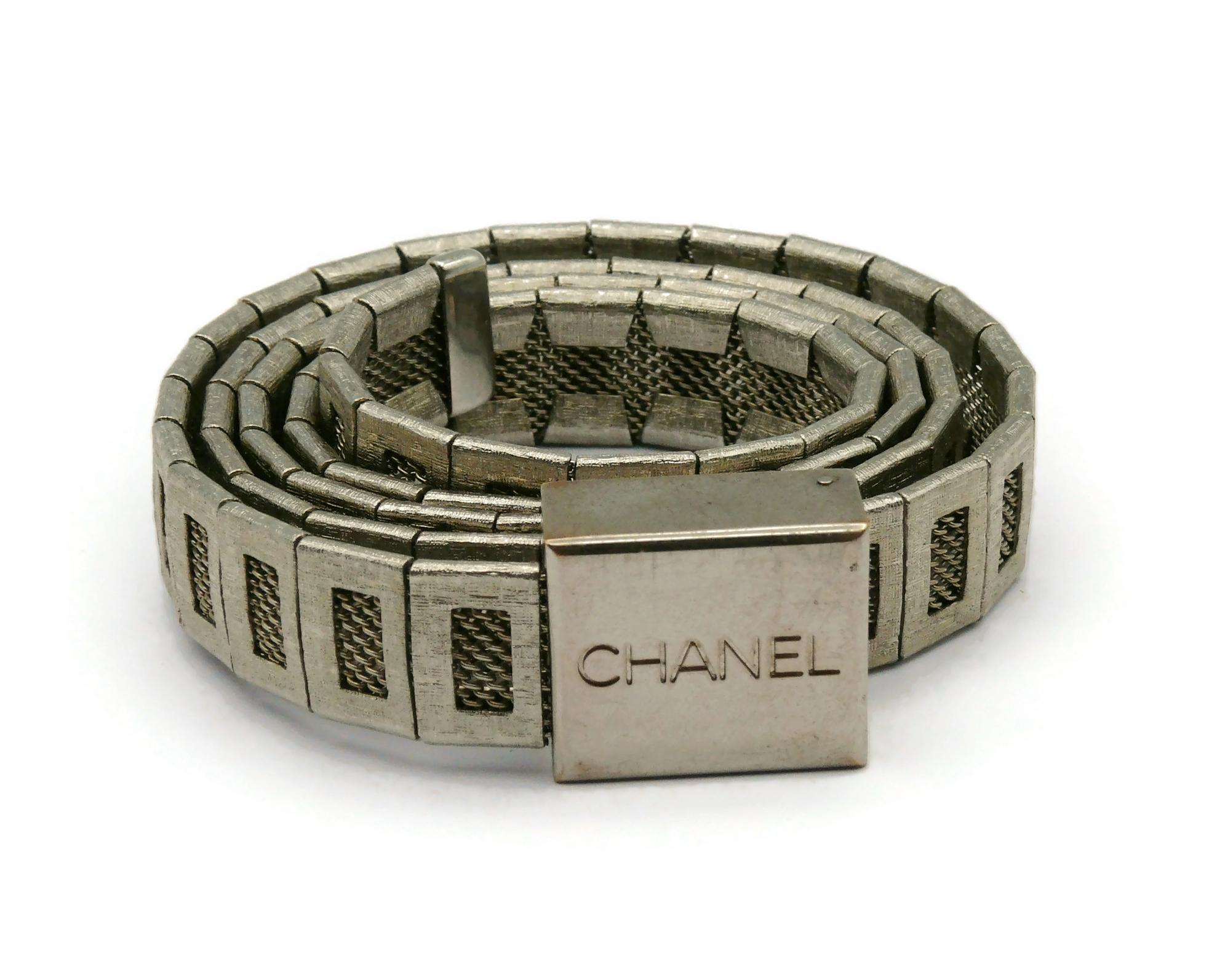 CHANEL by KARL LAGERFELD Vintage Silver Tone Metal Belt, Spring 1998 In Good Condition For Sale In Nice, FR