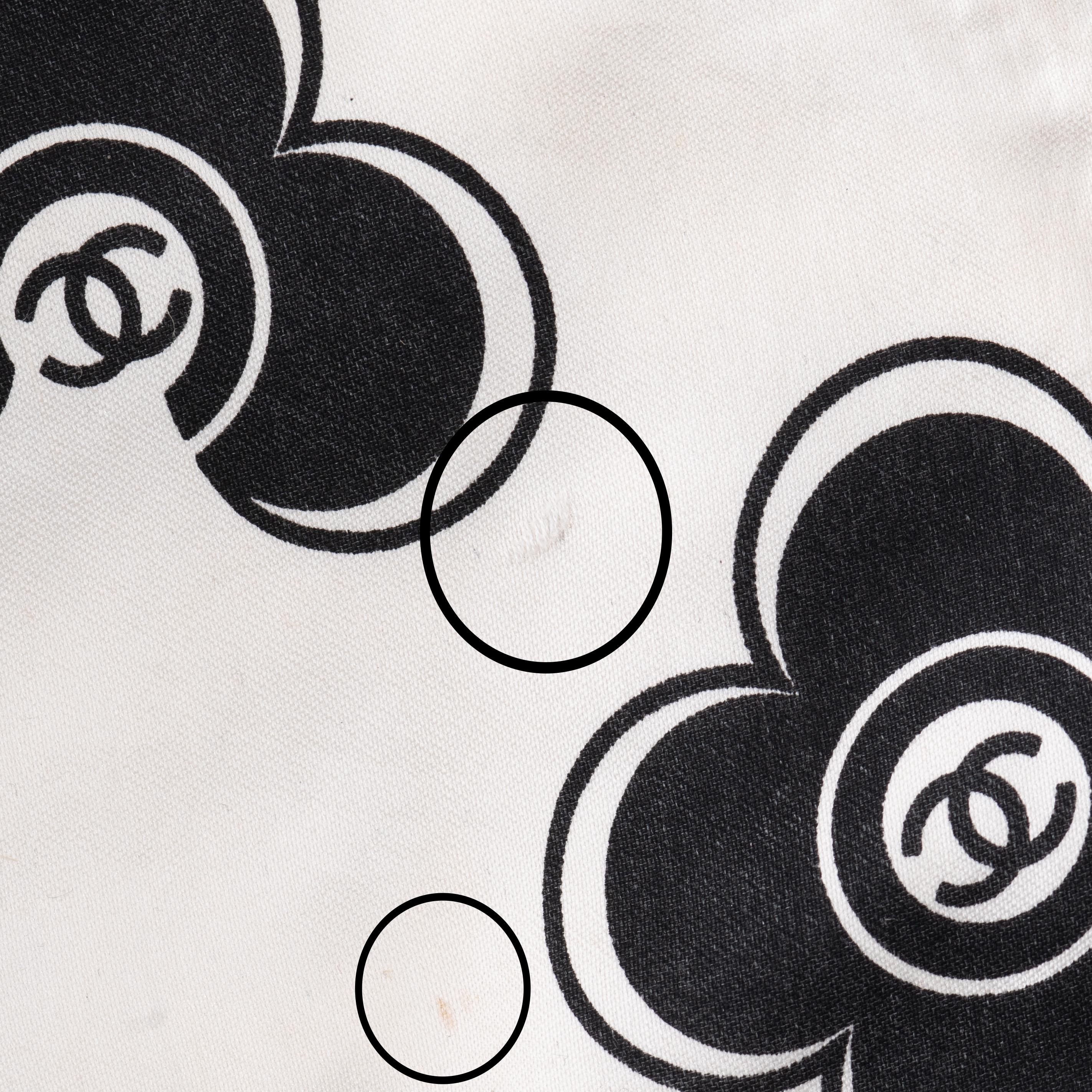 Chanel by Karl Lagerfeld white and black silk flat cap, ss 2002 For Sale 2