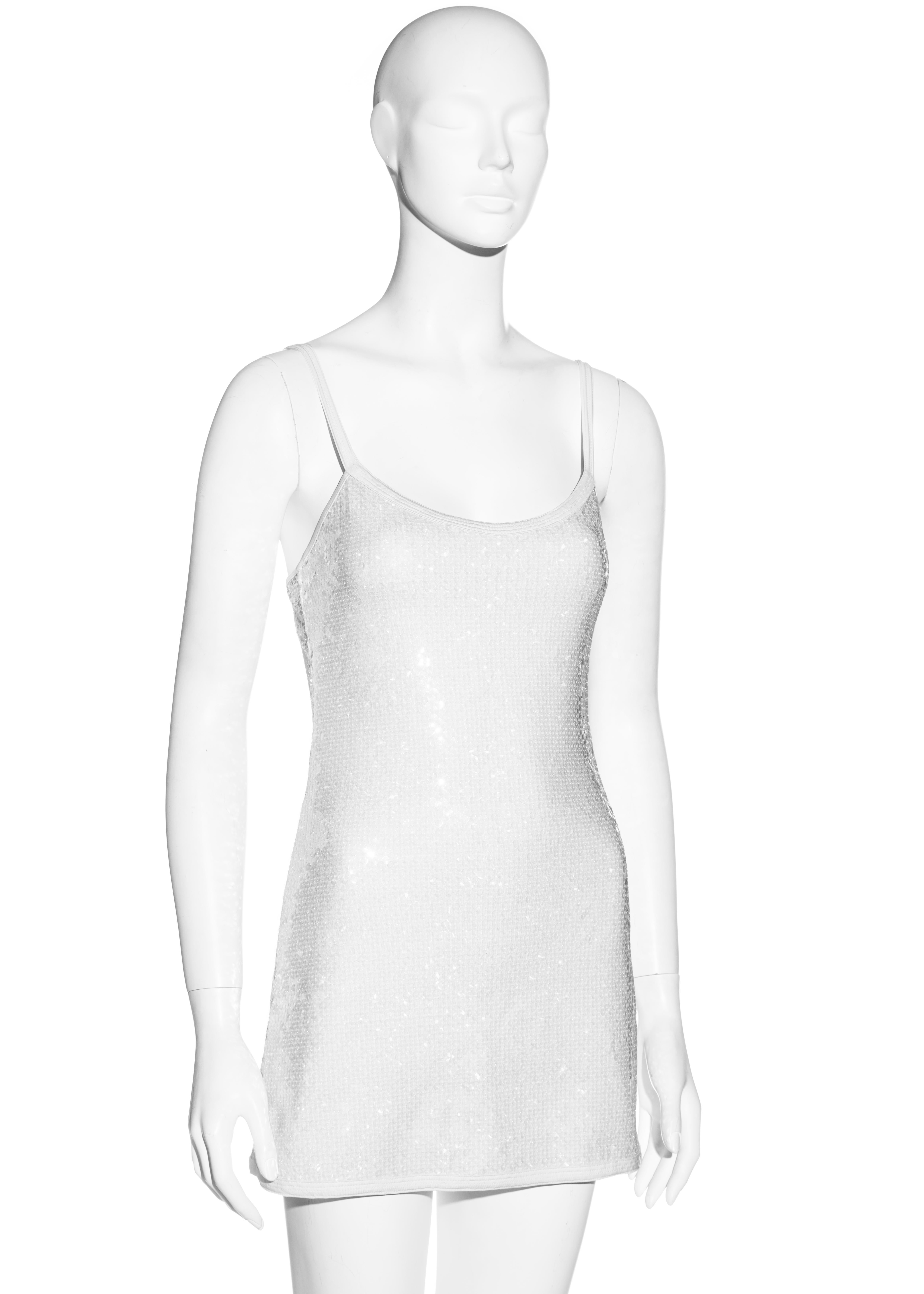 ▪ Chanel white sequin mini dress
▪ Designed by Karl Lagerfeld 
▪ Clear iridescent sequins 
▪ Scoop neckline 
▪ Spaghetti straps 
▪ FR 38 - UK 10 - US 6
▪ Spring-Summer 2005