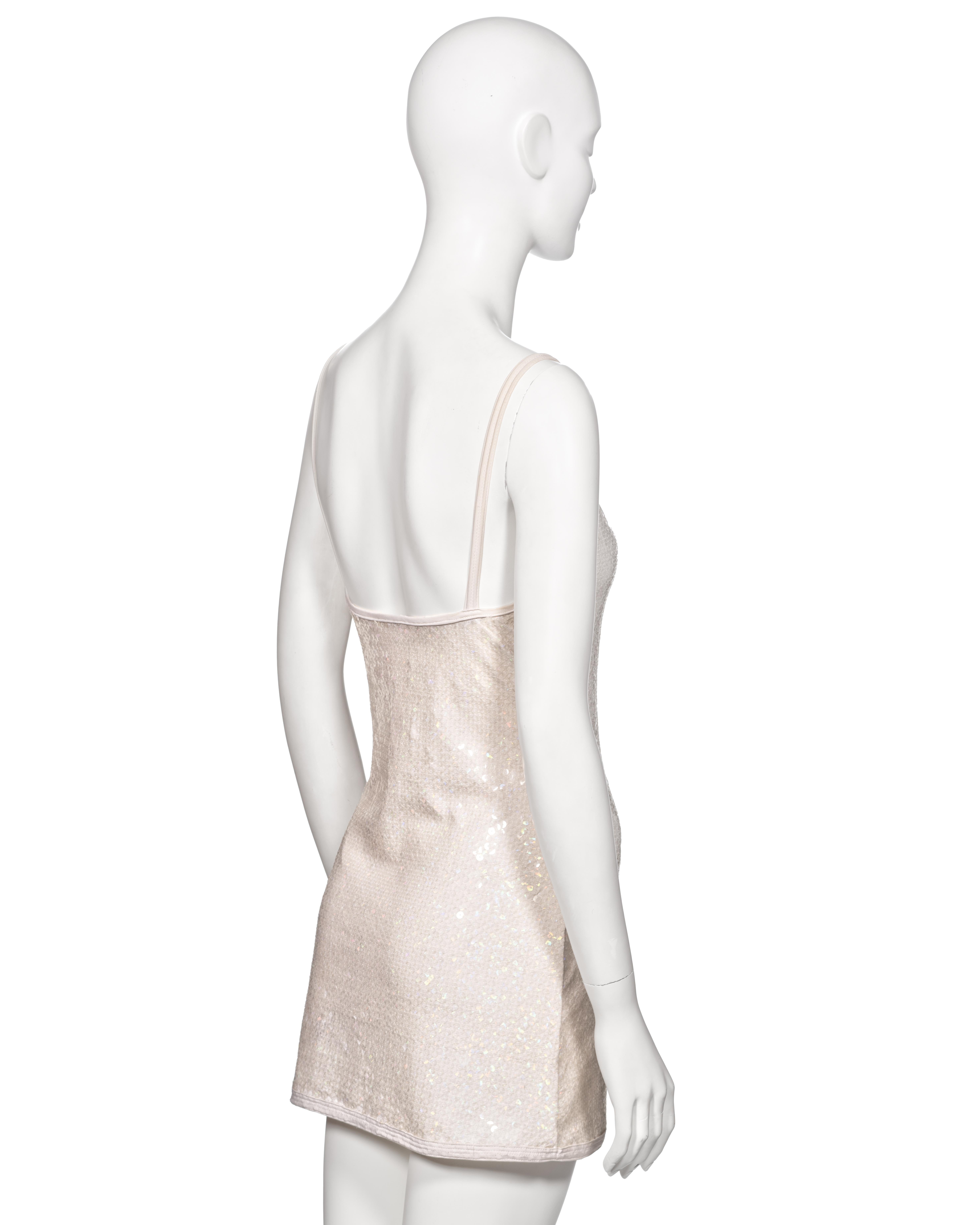 Mini robe blanche irisée à sequins Chanel par Karl Lagerfeld, P/E 2005 3