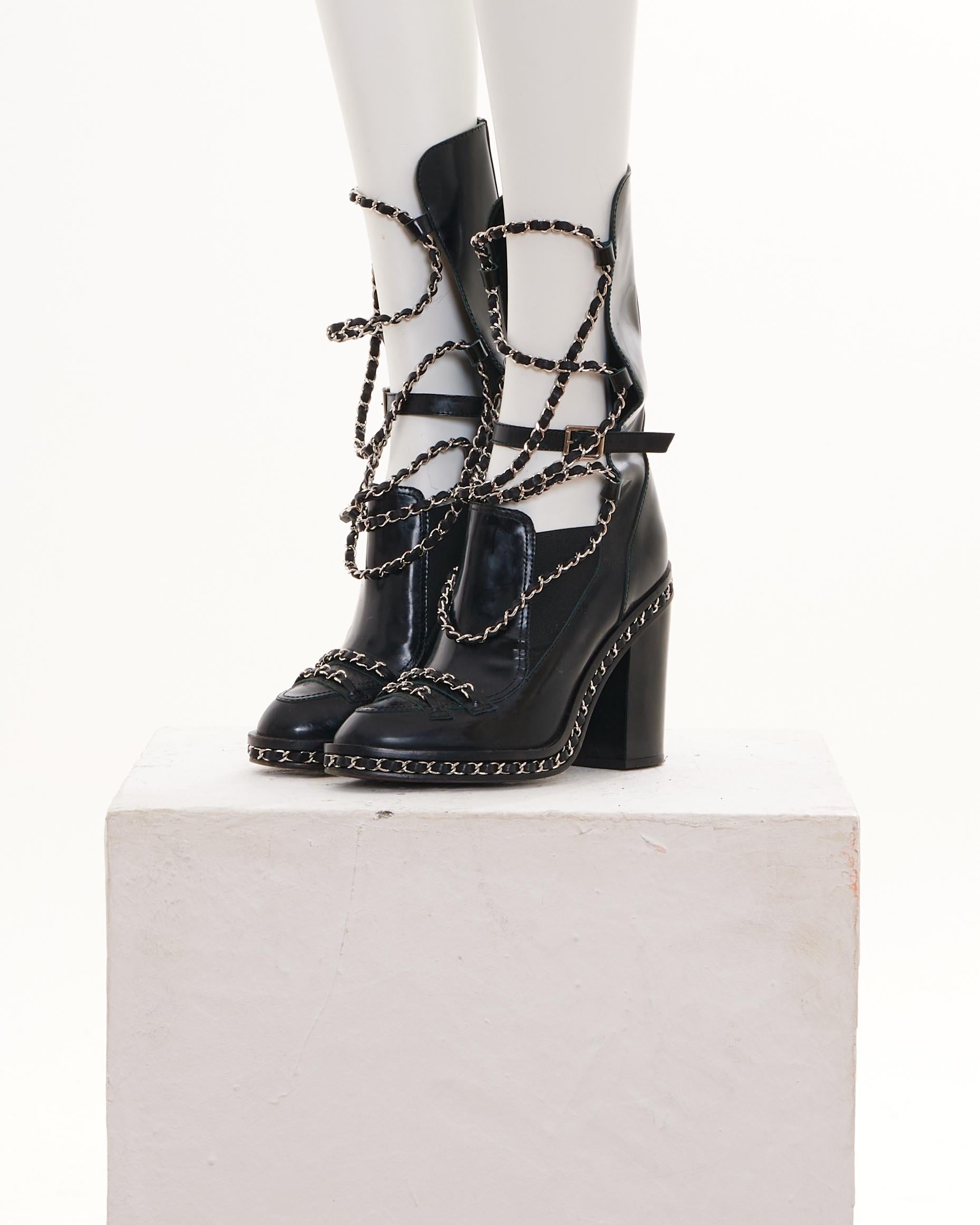 Chanel by Karl Lagerfield F/W2013 Black Leather Chain Obsession Block Heel Boots In Excellent Condition For Sale In Milano, IT