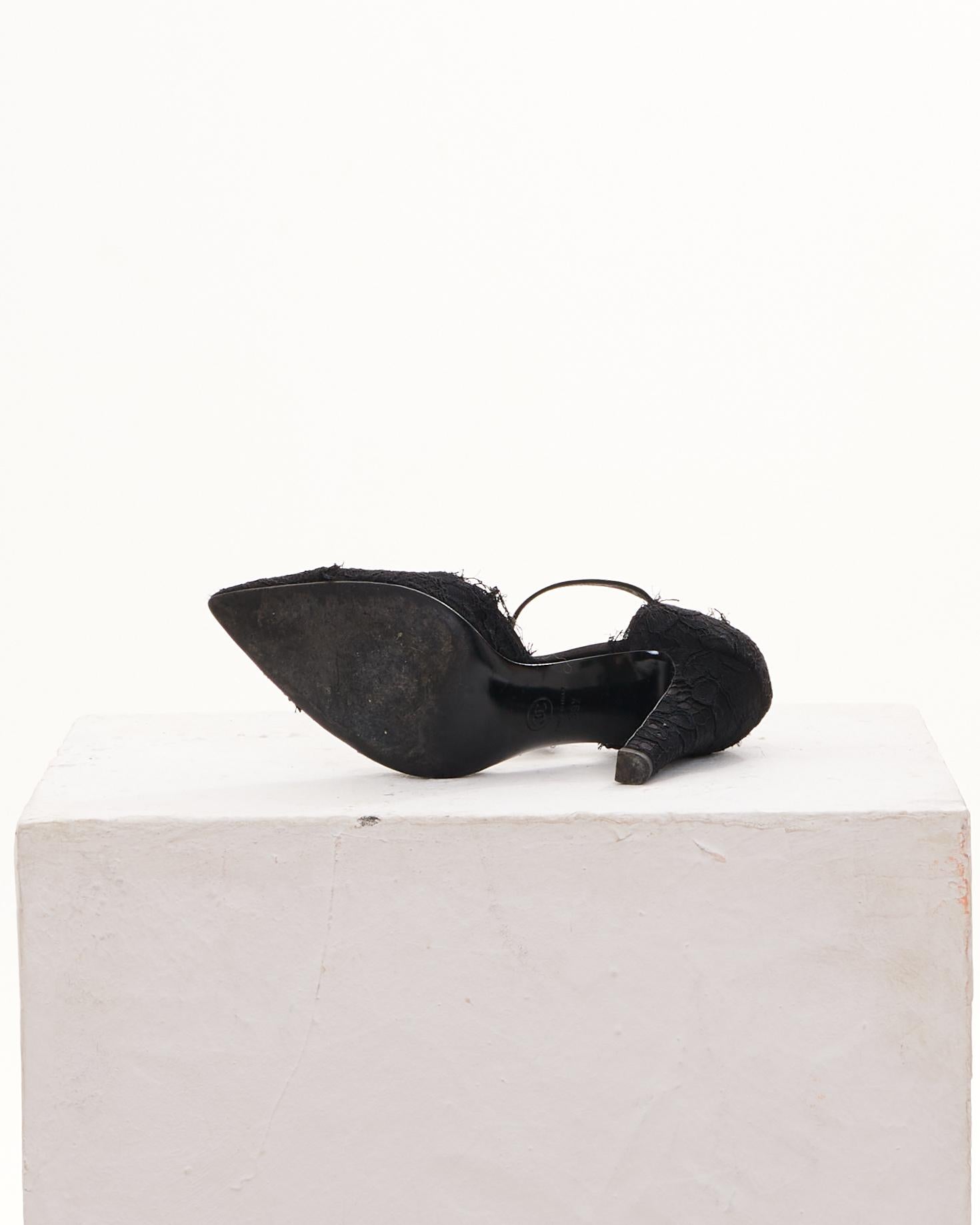 Chanel by Karl Lagerfield Bombas de satén negro con lazo y cordón en el tobillo en Excelente estado para la venta en Milano, IT