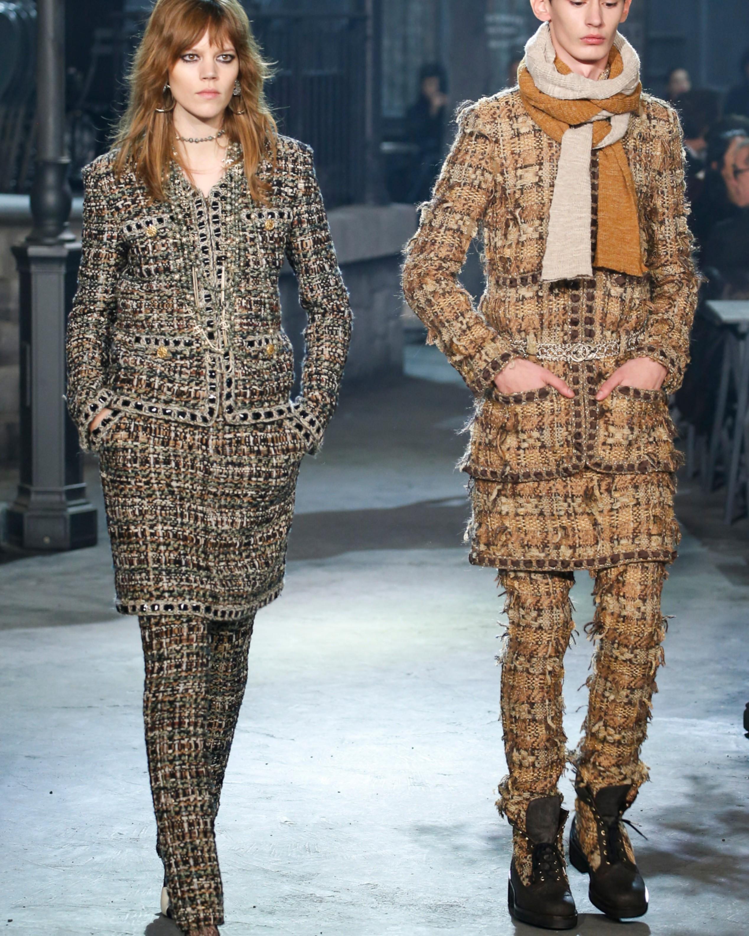 - Designed by Karl Lagerfield
- Sold by Skof.Archive
- Pre Fall 2016 Collection
- Runway Items
- Tweed Set Jacket Pants Skirt and Hermes 30 Birkin Bag
- Collarless jacket 
- CC logo buttons
- Four front pockets 
- Coordinated braid trim
- Matching