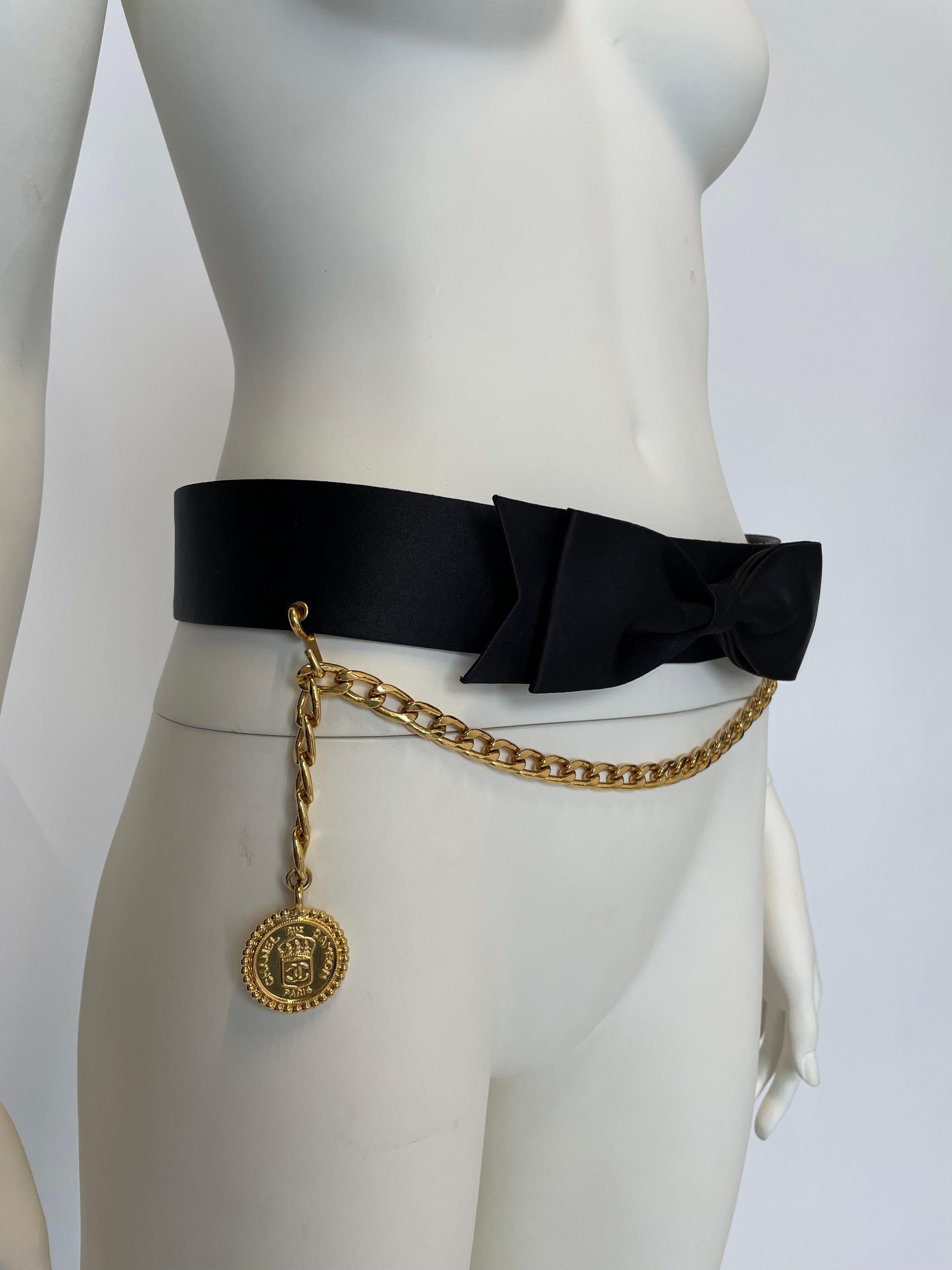 Chanel By Lagerfeld Silk Bow-Embellished Chainlink Coin Charm Waist Belt, FW1995 For Sale 6